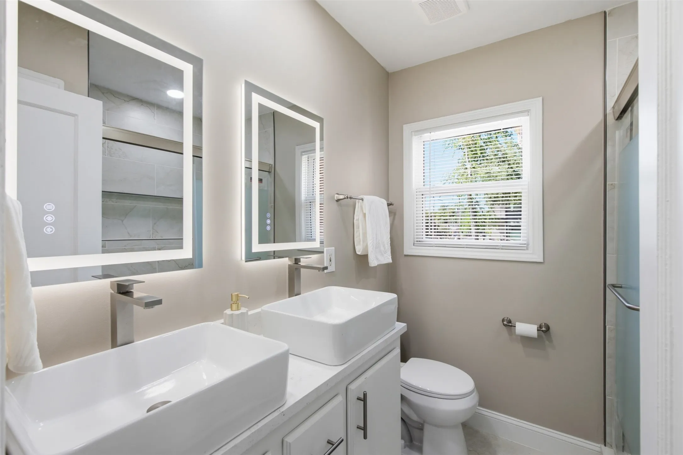 Single Family Residence For Sale in Dallas County , 4805 Capitol Avenue, Dallas, Texas 75204, 2 Bedroom, 1 Bathroom, Garage spaces, 980 Sqft, built in 1936, mls#21377601, Real Estate Agent in Dallas, Homes For Sale in Dallas county, Homes For Sale in Dallas, Realtor in Dallas Texas, Real Estate Brokerage Independent Realty Texas, Luminita Cordes Realtor