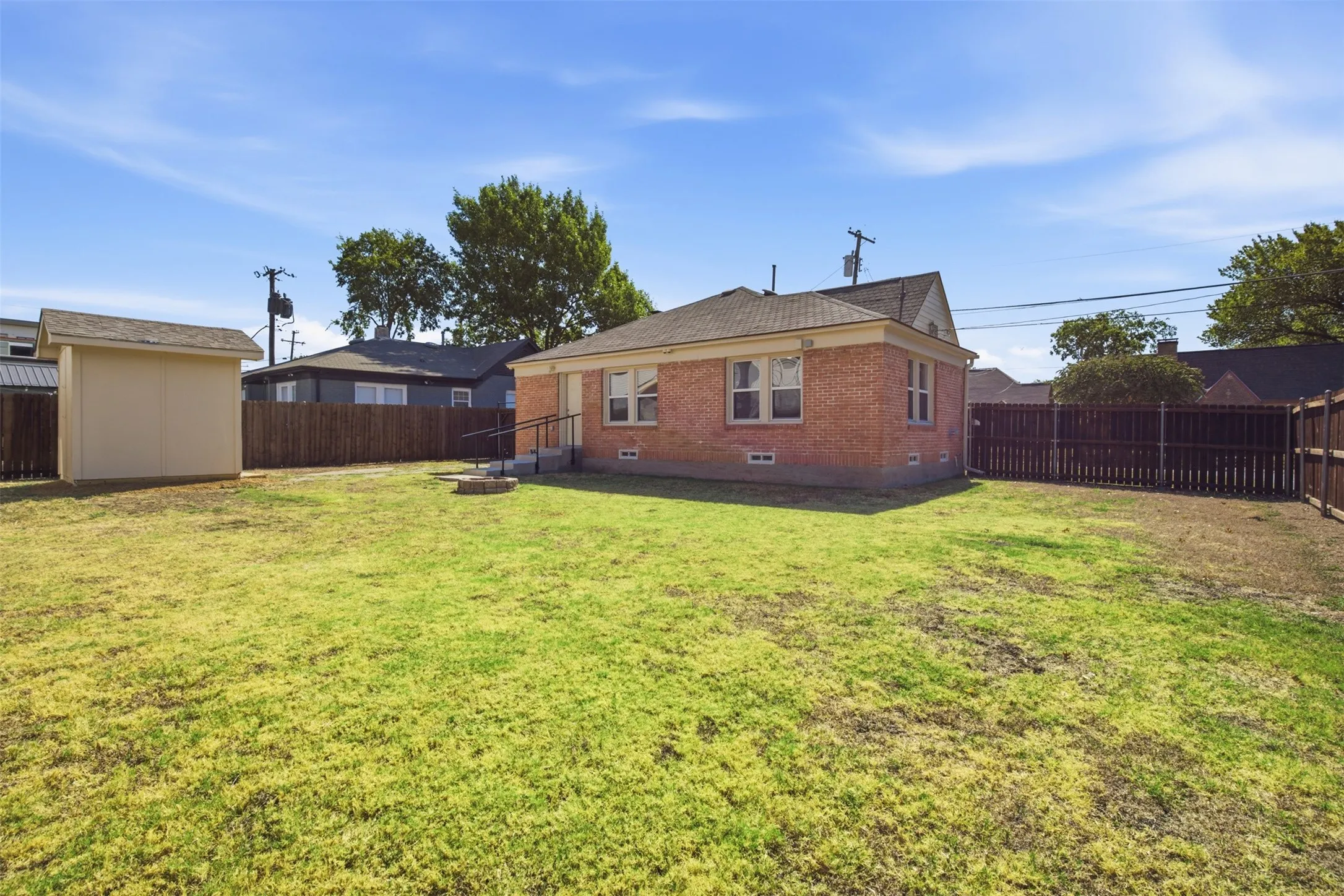 Single Family Residence For Sale in Dallas County , 4805 Capitol Avenue, Dallas, Texas 75204, 2 Bedroom, 1 Bathroom, Garage spaces, 980 Sqft, built in 1936, mls#21377601, Real Estate Agent in Dallas, Homes For Sale in Dallas county, Homes For Sale in Dallas, Realtor in Dallas Texas, Real Estate Brokerage Independent Realty Texas, Luminita Cordes Realtor
