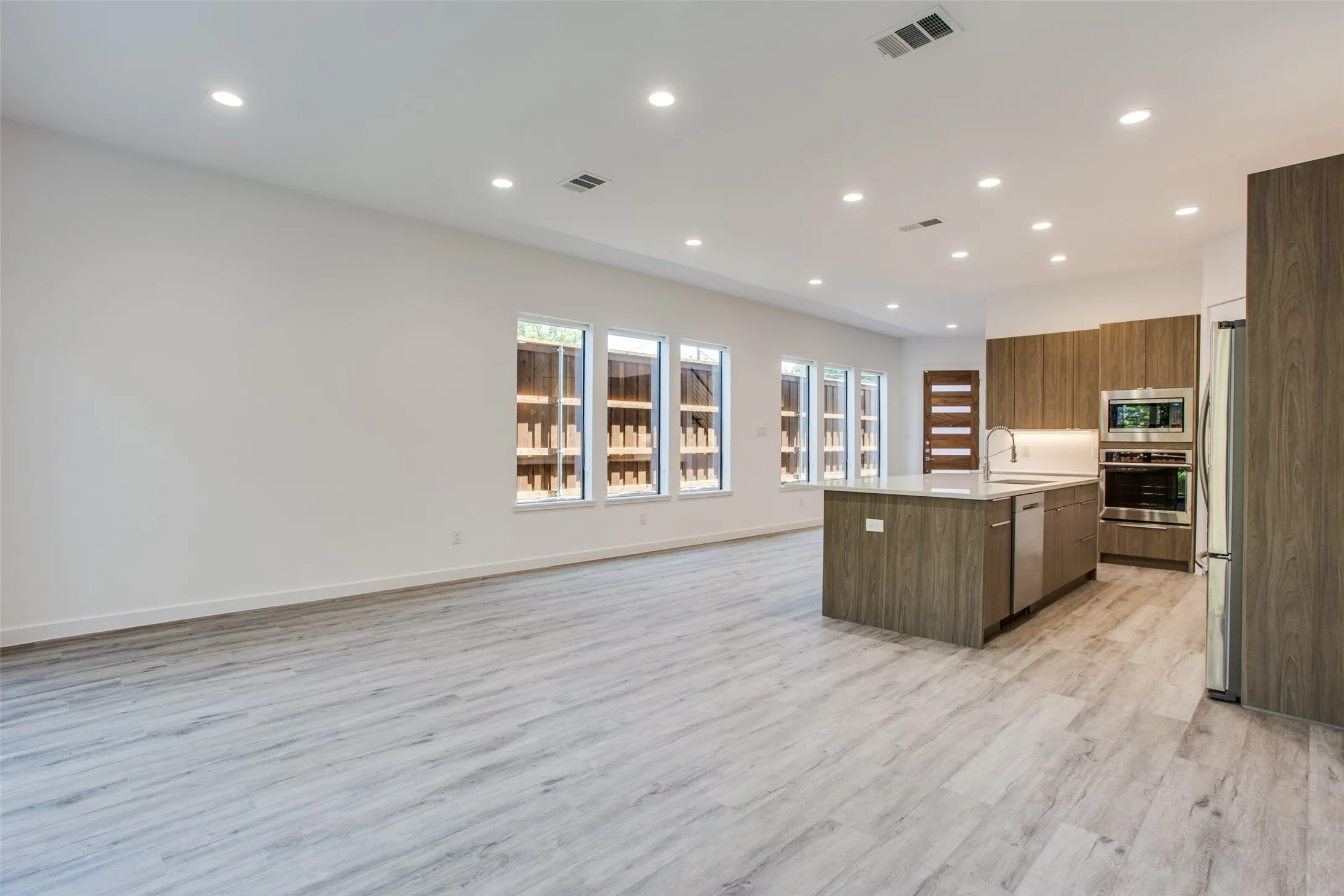 Duplex For Rent in Dallas County , 2335 Hondo Avenue, Dallas, Texas 75219, 3 Bedroom, 3 Bathroom, 2 Garage spaces, 2,320 Sqft, built in 2018, mls#21378343, Real Estate Agent in Dallas, Homes For Rent in Dallas county, Homes For Rent in Dallas, Realtor in Dallas Texas, Real Estate Brokerage Independent Realty Texas, Luminita Cordes Realtor