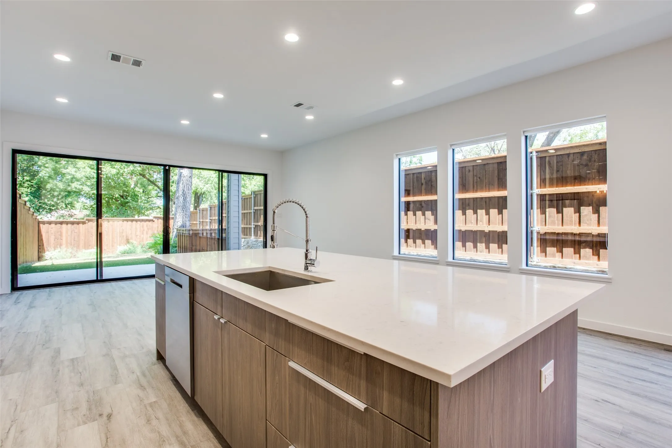 Duplex For Rent in Dallas County , 2335 Hondo Avenue, Dallas, Texas 75219, 3 Bedroom, 3 Bathroom, 2 Garage spaces, 2,320 Sqft, built in 2018, mls#21378343, Real Estate Agent in Dallas, Homes For Rent in Dallas county, Homes For Rent in Dallas, Realtor in Dallas Texas, Real Estate Brokerage Independent Realty Texas, Luminita Cordes Realtor