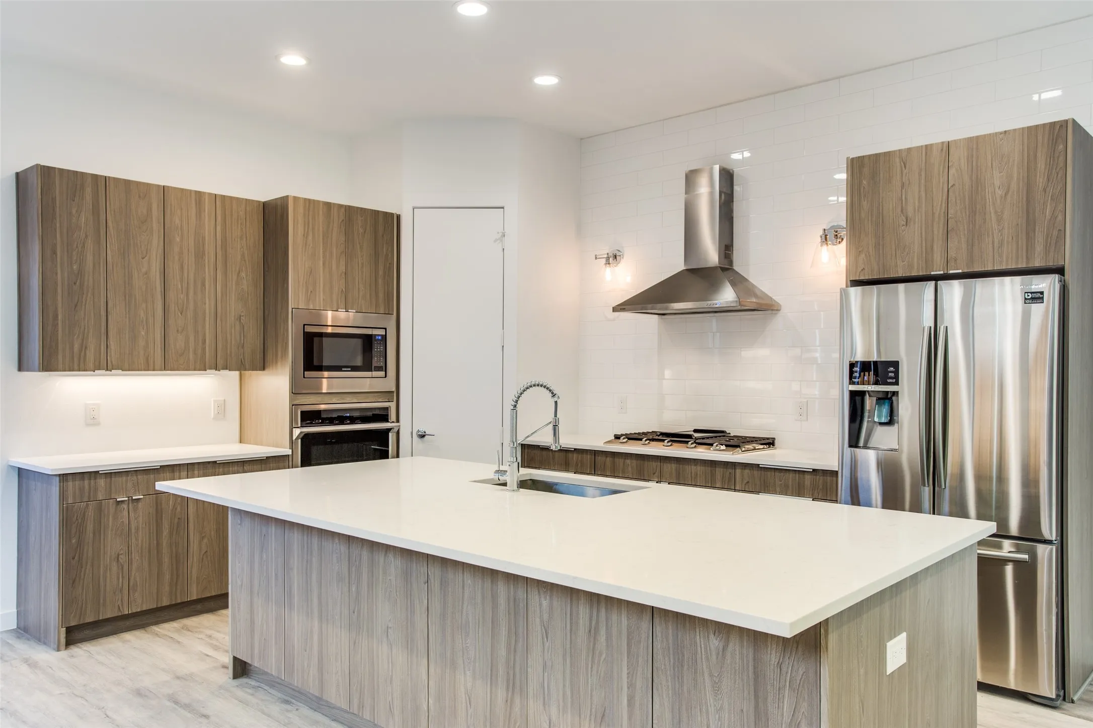 Duplex For Rent in Dallas County , 2335 Hondo Avenue, Dallas, Texas 75219, 3 Bedroom, 3 Bathroom, 2 Garage spaces, 2,320 Sqft, built in 2018, mls#21378343, Real Estate Agent in Dallas, Homes For Rent in Dallas county, Homes For Rent in Dallas, Realtor in Dallas Texas, Real Estate Brokerage Independent Realty Texas, Luminita Cordes Realtor