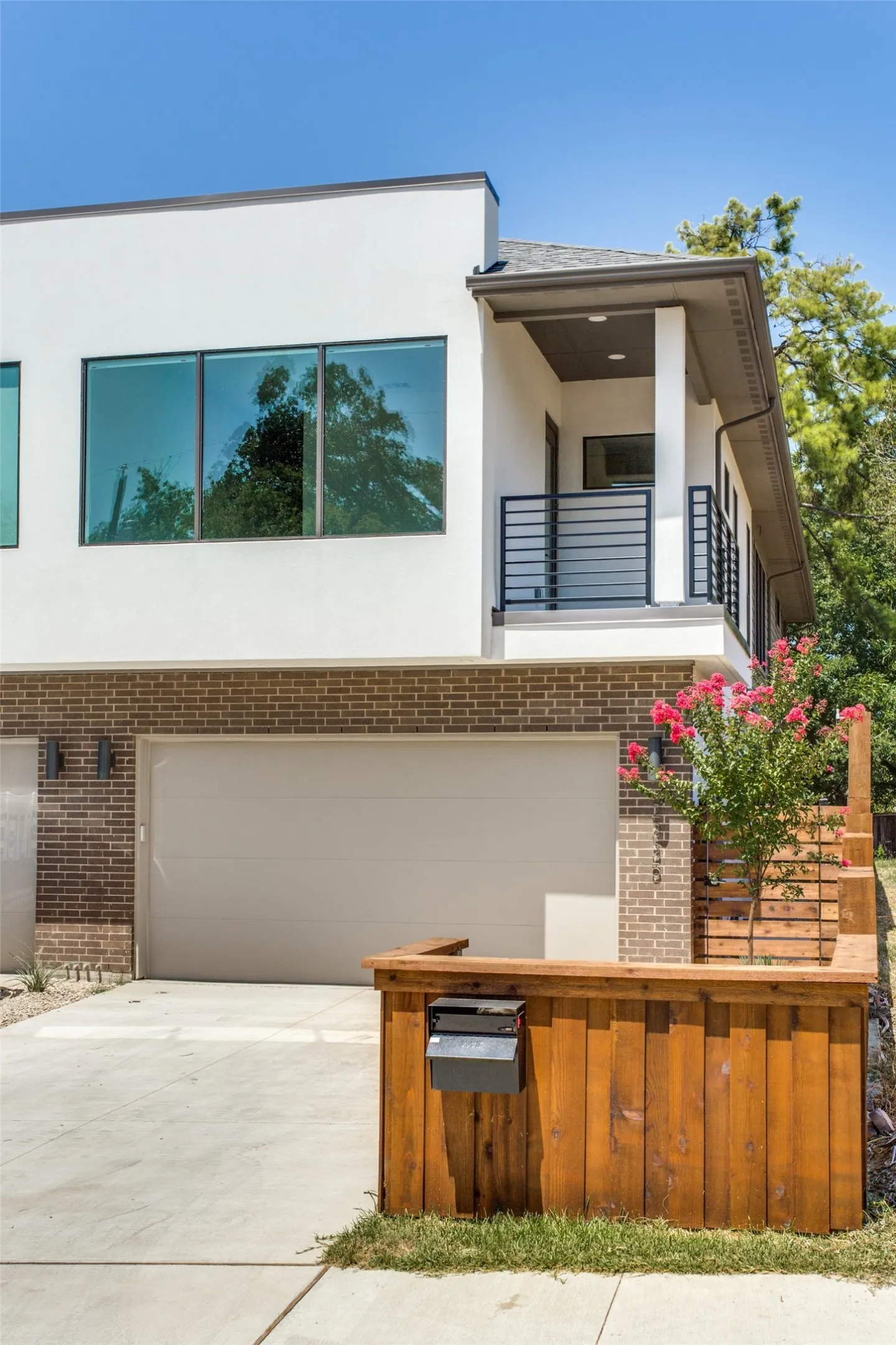 Duplex For Rent in Dallas County , 2335 Hondo Avenue, Dallas, Texas 75219, 3 Bedroom, 3 Bathroom, 2 Garage spaces, 2,320 Sqft, built in 2018, mls#21378343, Real Estate Agent in Dallas, Homes For Rent in Dallas county, Homes For Rent in Dallas, Realtor in Dallas Texas, Real Estate Brokerage Independent Realty Texas, Luminita Cordes Realtor