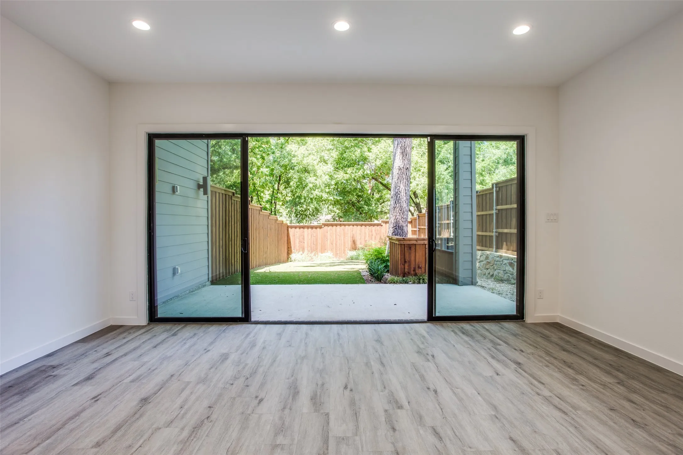 Duplex For Rent in Dallas County , 2335 Hondo Avenue, Dallas, Texas 75219, 3 Bedroom, 3 Bathroom, 2 Garage spaces, 2,320 Sqft, built in 2018, mls#21378343, Real Estate Agent in Dallas, Homes For Rent in Dallas county, Homes For Rent in Dallas, Realtor in Dallas Texas, Real Estate Brokerage Independent Realty Texas, Luminita Cordes Realtor