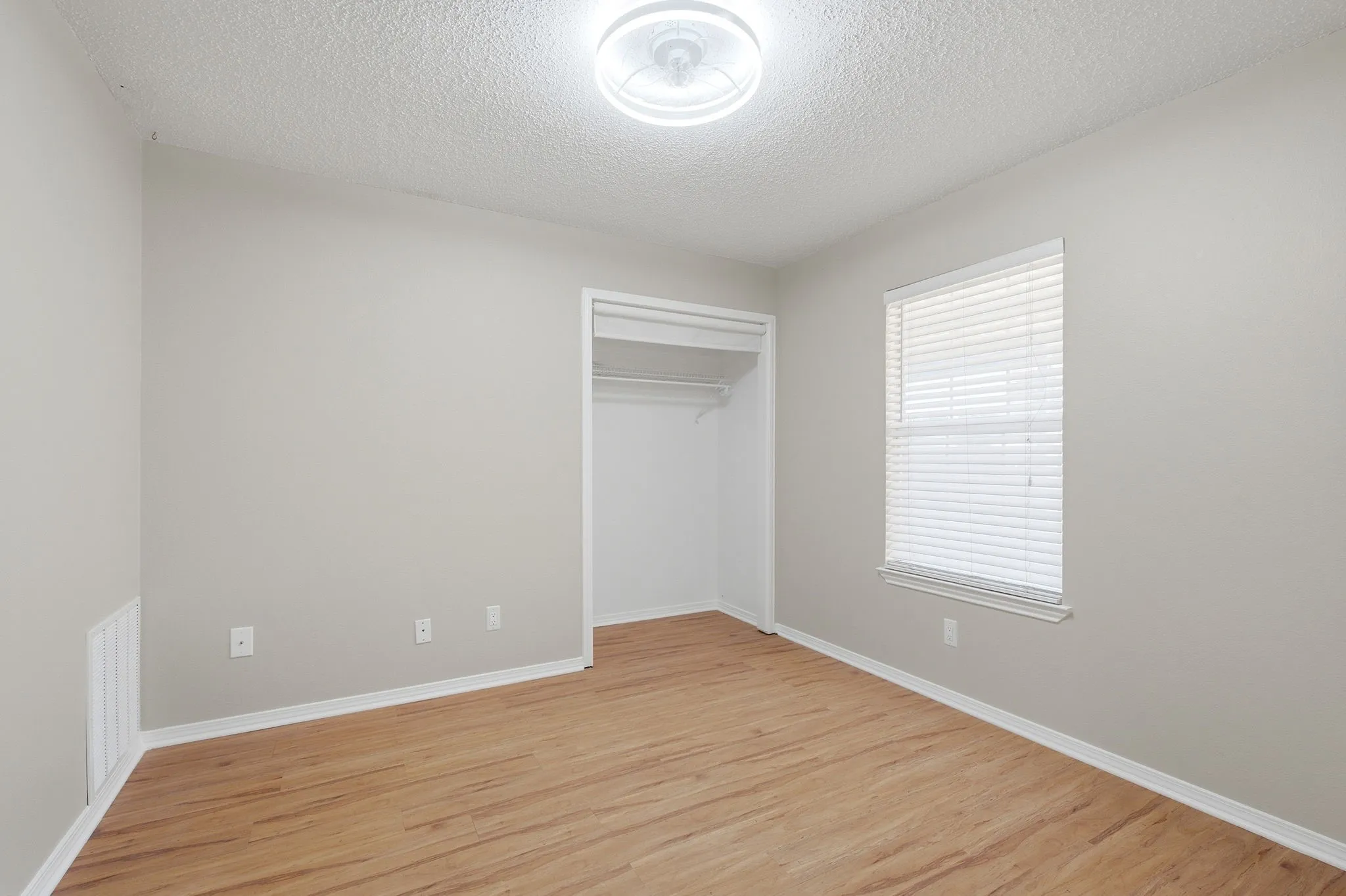 Single Family Residence For Sale in Denton County , 5816 Baker Drive, The Colony, Texas 75056, 3 Bedroom, 2 Bathroom, Garage spaces, 1,818 Sqft, built in 1988, mls#21375497, Real Estate Agent in The Colony, Homes For Sale in Denton county, Homes For Sale in The Colony, Realtor in The Colony Texas, Real Estate Brokerage Independent Realty Texas, Luminita Cordes Realtor