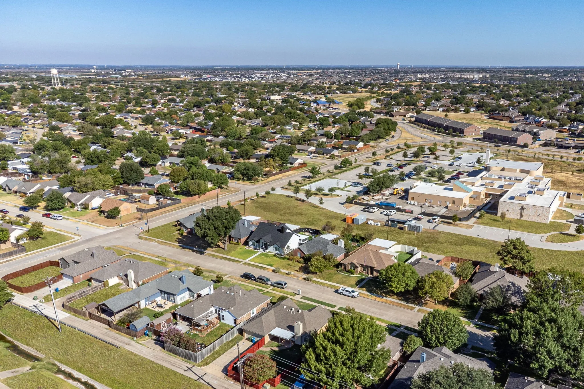 Single Family Residence For Sale in Denton County , 5816 Baker Drive, The Colony, Texas 75056, 3 Bedroom, 2 Bathroom, Garage spaces, 1,818 Sqft, built in 1988, mls#21375497, Real Estate Agent in The Colony, Homes For Sale in Denton county, Homes For Sale in The Colony, Realtor in The Colony Texas, Real Estate Brokerage Independent Realty Texas, Luminita Cordes Realtor