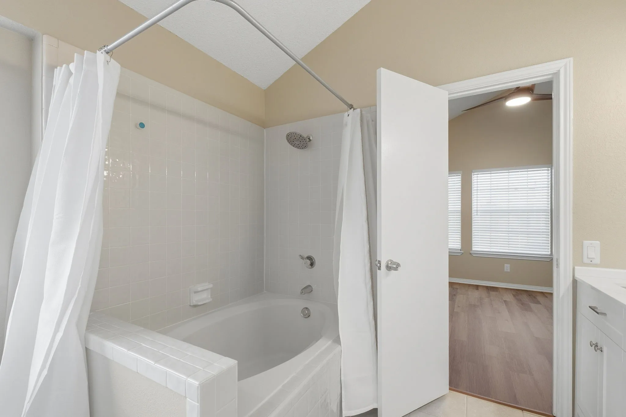 Single Family Residence For Sale in Denton County , 5816 Baker Drive, The Colony, Texas 75056, 3 Bedroom, 2 Bathroom, Garage spaces, 1,818 Sqft, built in 1988, mls#21375497, Real Estate Agent in The Colony, Homes For Sale in Denton county, Homes For Sale in The Colony, Realtor in The Colony Texas, Real Estate Brokerage Independent Realty Texas, Luminita Cordes Realtor
