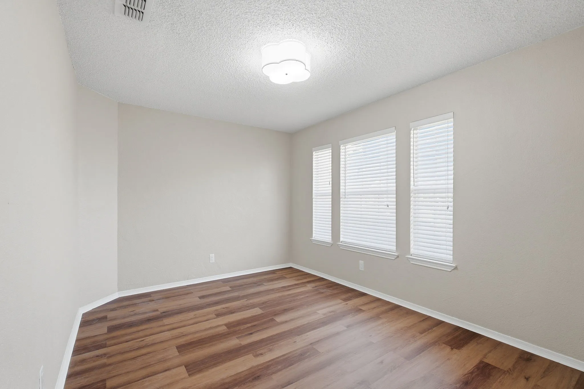 Single Family Residence For Sale in Denton County , 5816 Baker Drive, The Colony, Texas 75056, 3 Bedroom, 2 Bathroom, Garage spaces, 1,818 Sqft, built in 1988, mls#21375497, Real Estate Agent in The Colony, Homes For Sale in Denton county, Homes For Sale in The Colony, Realtor in The Colony Texas, Real Estate Brokerage Independent Realty Texas, Luminita Cordes Realtor