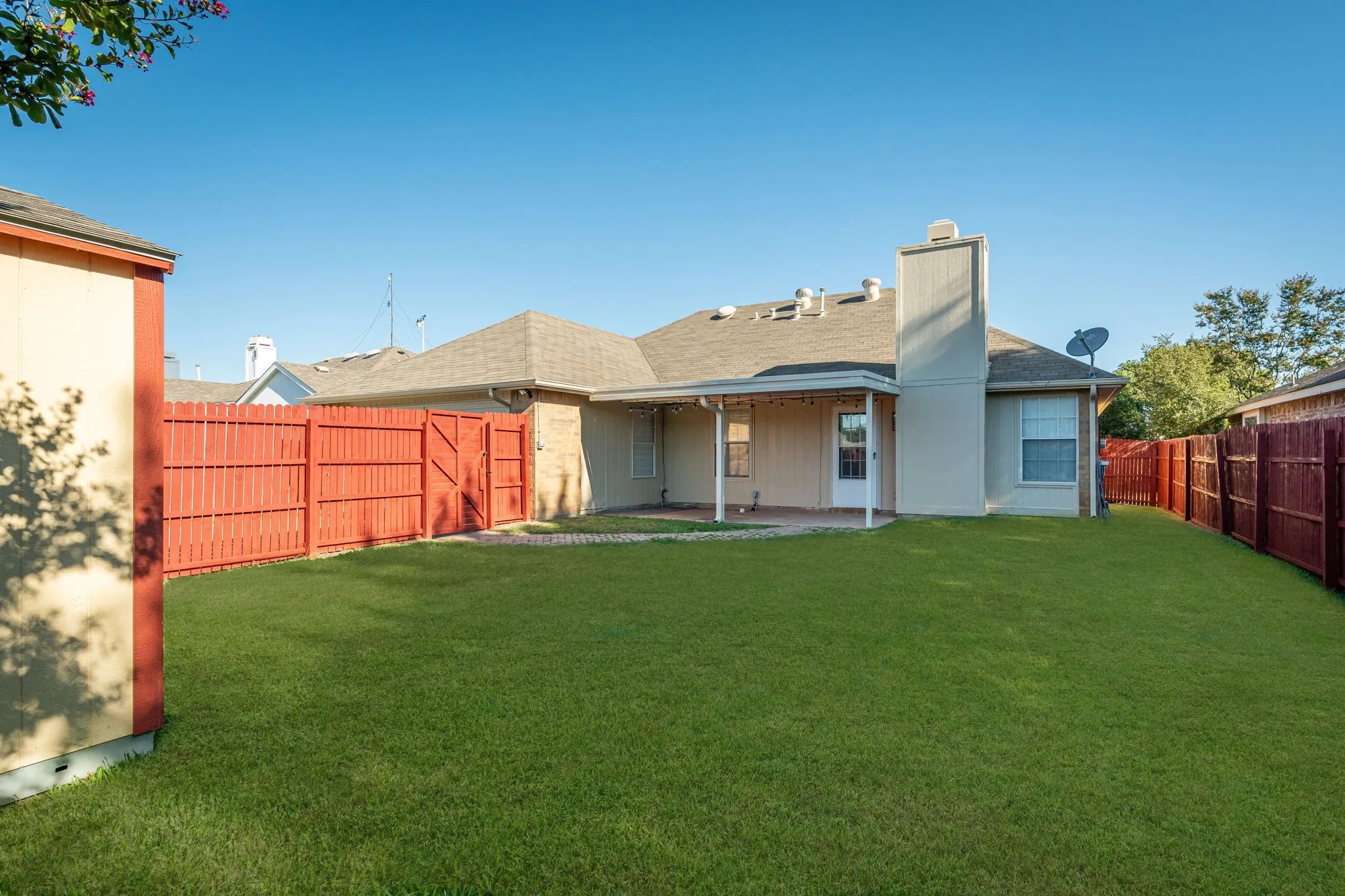 Single Family Residence For Sale in Denton County , 5816 Baker Drive, The Colony, Texas 75056, 3 Bedroom, 2 Bathroom, Garage spaces, 1,818 Sqft, built in 1988, mls#21375497, Real Estate Agent in The Colony, Homes For Sale in Denton county, Homes For Sale in The Colony, Realtor in The Colony Texas, Real Estate Brokerage Independent Realty Texas, Luminita Cordes Realtor
