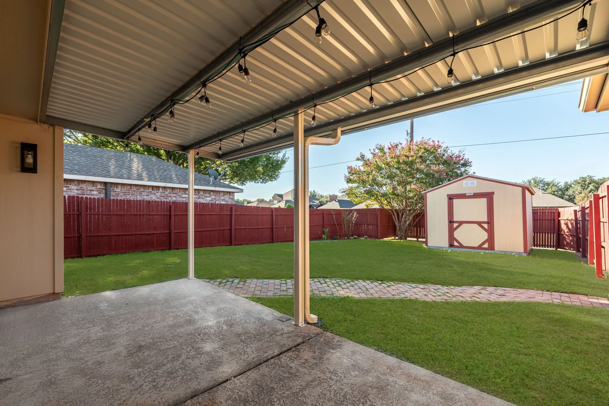 Single Family Residence For Sale in Denton County , 5816 Baker Drive, The Colony, Texas 75056, 3 Bedroom, 2 Bathroom, Garage spaces, 1,818 Sqft, built in 1988, mls#21375497, Real Estate Agent in The Colony, Homes For Sale in Denton county, Homes For Sale in The Colony, Realtor in The Colony Texas, Real Estate Brokerage Independent Realty Texas, Luminita Cordes Realtor