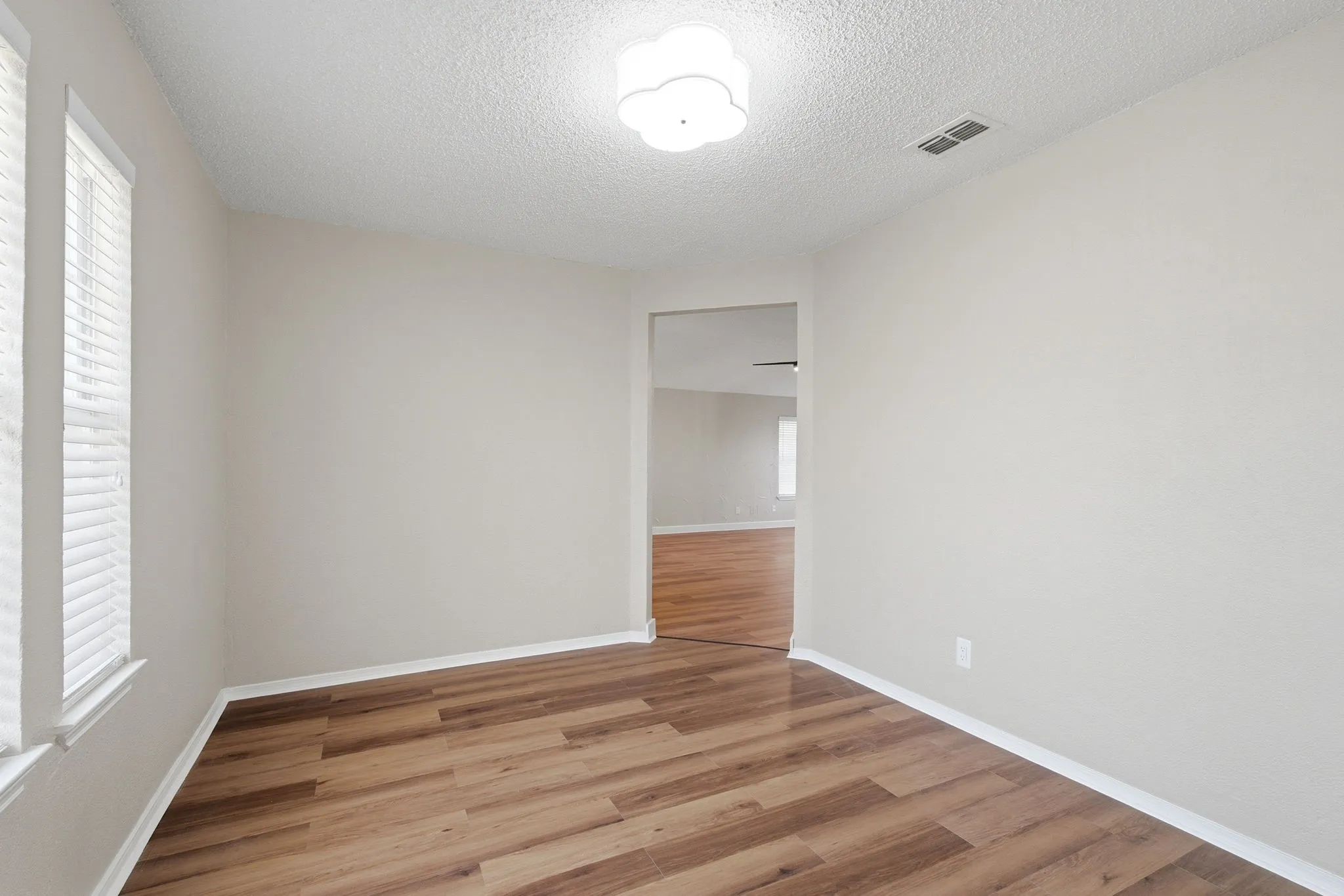 Single Family Residence For Sale in Denton County , 5816 Baker Drive, The Colony, Texas 75056, 3 Bedroom, 2 Bathroom, Garage spaces, 1,818 Sqft, built in 1988, mls#21375497, Real Estate Agent in The Colony, Homes For Sale in Denton county, Homes For Sale in The Colony, Realtor in The Colony Texas, Real Estate Brokerage Independent Realty Texas, Luminita Cordes Realtor