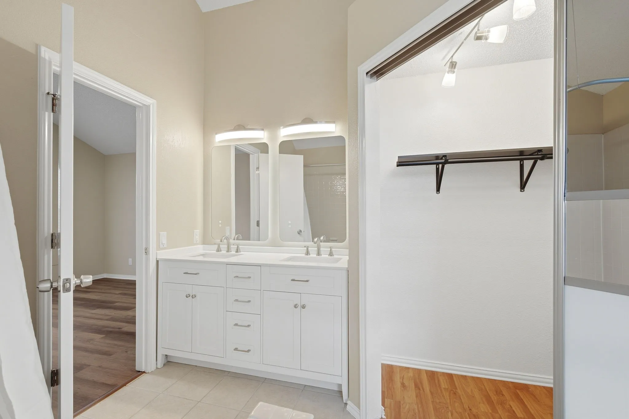 Single Family Residence For Sale in Denton County , 5816 Baker Drive, The Colony, Texas 75056, 3 Bedroom, 2 Bathroom, Garage spaces, 1,818 Sqft, built in 1988, mls#21375497, Real Estate Agent in The Colony, Homes For Sale in Denton county, Homes For Sale in The Colony, Realtor in The Colony Texas, Real Estate Brokerage Independent Realty Texas, Luminita Cordes Realtor