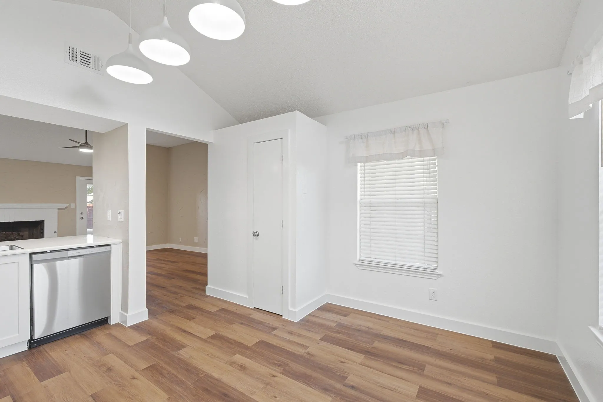 Single Family Residence For Sale in Denton County , 5816 Baker Drive, The Colony, Texas 75056, 3 Bedroom, 2 Bathroom, Garage spaces, 1,818 Sqft, built in 1988, mls#21375497, Real Estate Agent in The Colony, Homes For Sale in Denton county, Homes For Sale in The Colony, Realtor in The Colony Texas, Real Estate Brokerage Independent Realty Texas, Luminita Cordes Realtor
