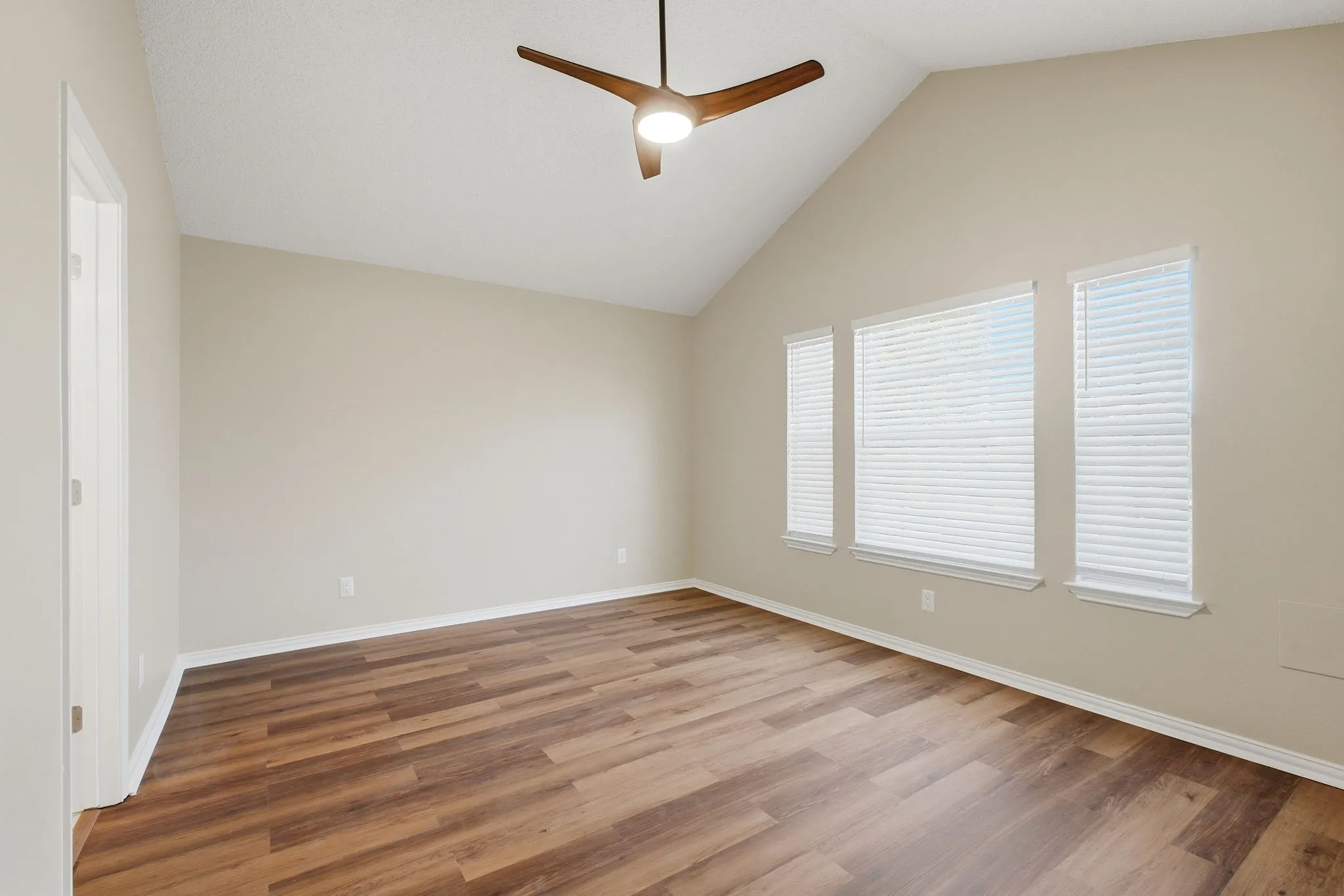Single Family Residence For Sale in Denton County , 5816 Baker Drive, The Colony, Texas 75056, 3 Bedroom, 2 Bathroom, Garage spaces, 1,818 Sqft, built in 1988, mls#21375497, Real Estate Agent in The Colony, Homes For Sale in Denton county, Homes For Sale in The Colony, Realtor in The Colony Texas, Real Estate Brokerage Independent Realty Texas, Luminita Cordes Realtor