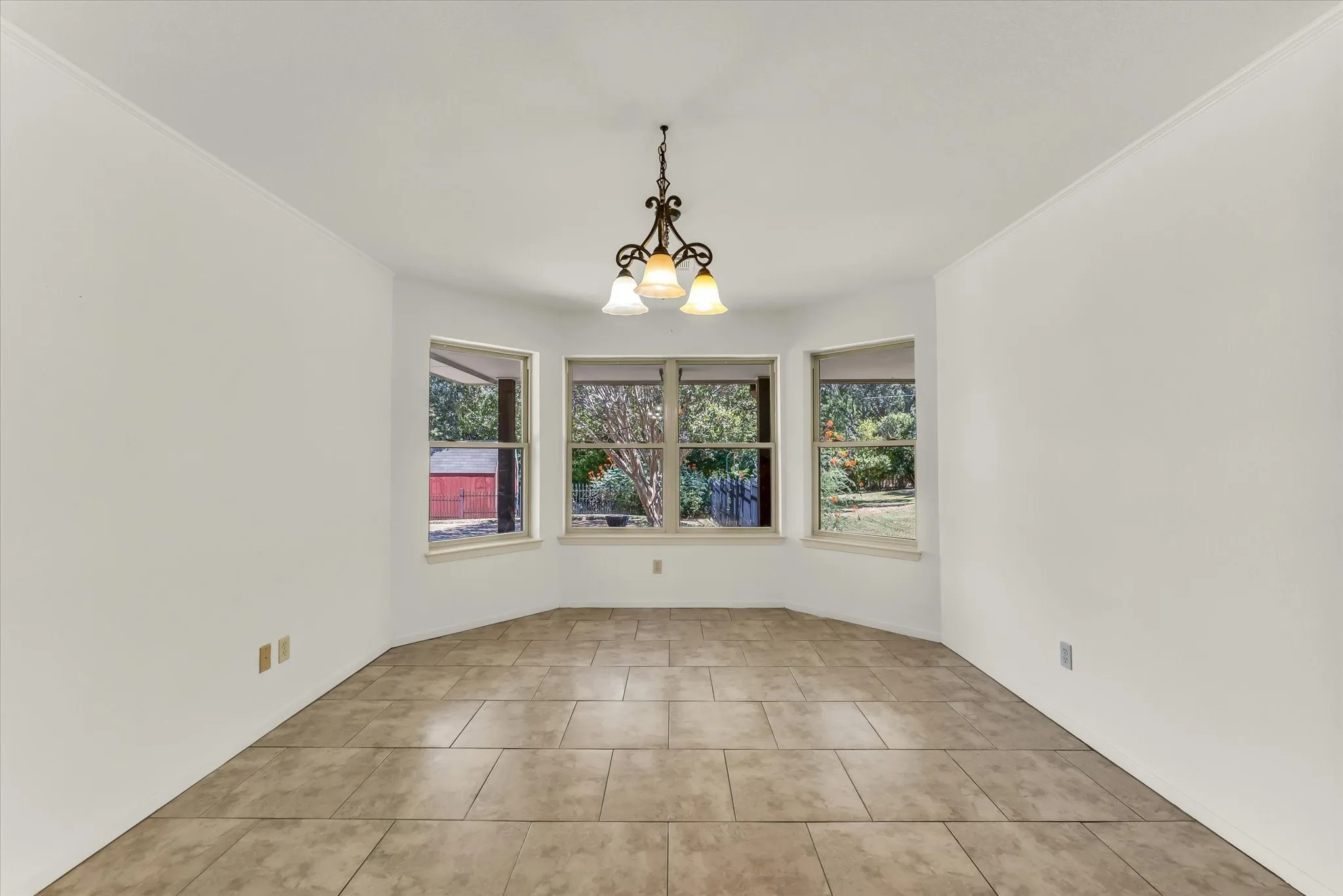 Single Family Residence For Sale in Mc Lennan County , 705 Poage Drive, Woodway, Texas 76712, 3 Bedroom, 2 Bathroom, 2 Garage spaces, 2,351 Sqft, built in 1979, mls#21378134, Real Estate Agent in Woodway, Homes For Sale in Mc Lennan county, Homes For Sale in Woodway, Realtor in Woodway Texas, Real Estate Brokerage Independent Realty Texas, Luminita Cordes Realtor