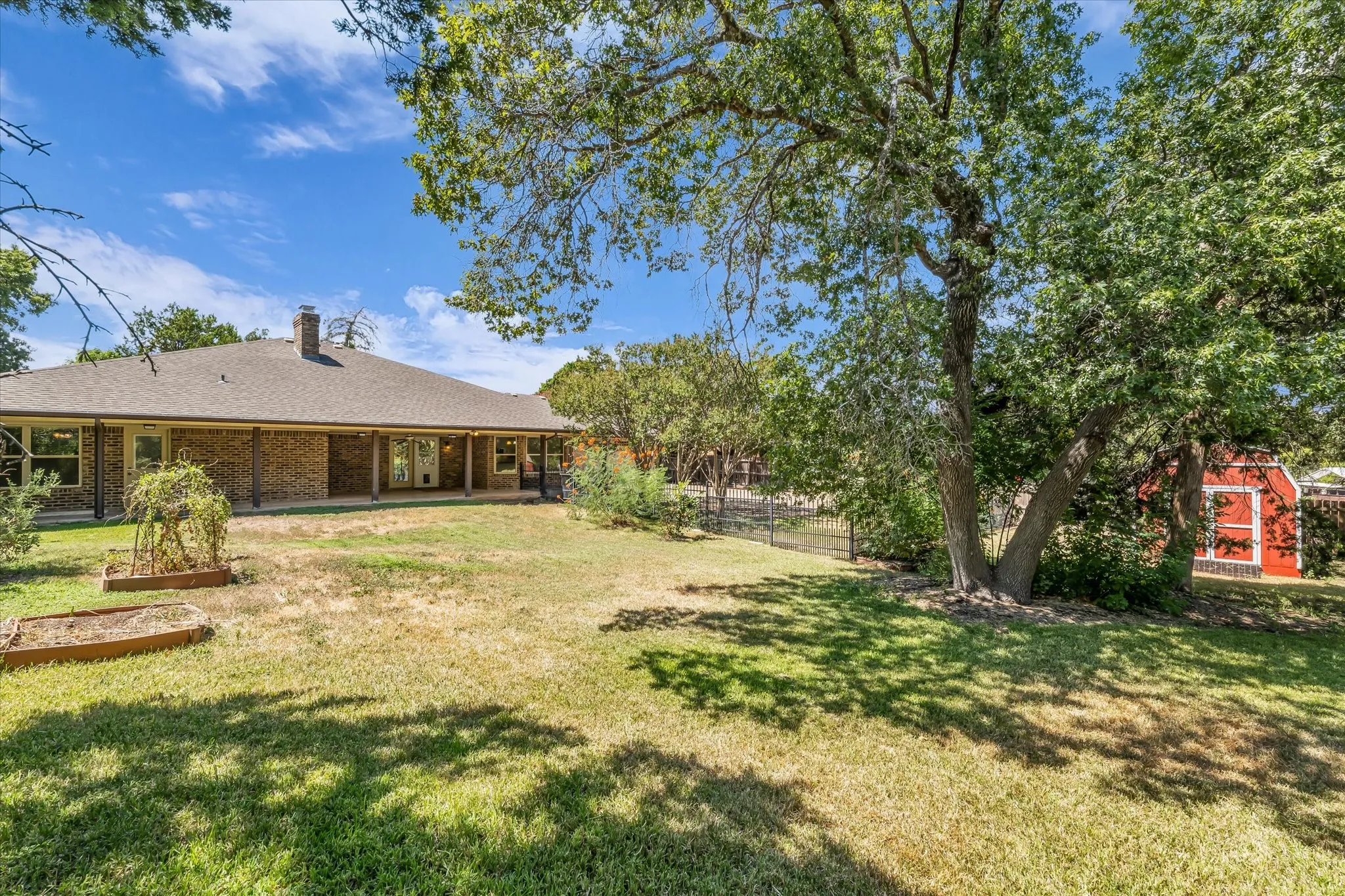 Single Family Residence For Sale in Mc Lennan County , 705 Poage Drive, Woodway, Texas 76712, 3 Bedroom, 2 Bathroom, 2 Garage spaces, 2,351 Sqft, built in 1979, mls#21378134, Real Estate Agent in Woodway, Homes For Sale in Mc Lennan county, Homes For Sale in Woodway, Realtor in Woodway Texas, Real Estate Brokerage Independent Realty Texas, Luminita Cordes Realtor