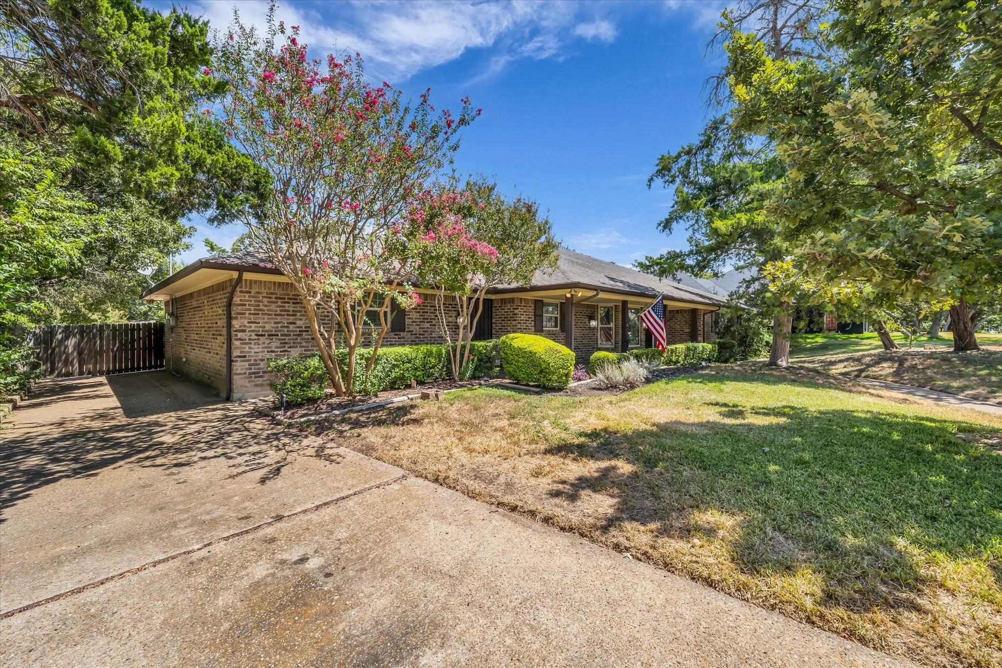 Single Family Residence For Sale in Mc Lennan County , 705 Poage Drive, Woodway, Texas 76712, 3 Bedroom, 2 Bathroom, 2 Garage spaces, 2,351 Sqft, built in 1979, mls#21378134, Real Estate Agent in Woodway, Homes For Sale in Mc Lennan county, Homes For Sale in Woodway, Realtor in Woodway Texas, Real Estate Brokerage Independent Realty Texas, Luminita Cordes Realtor