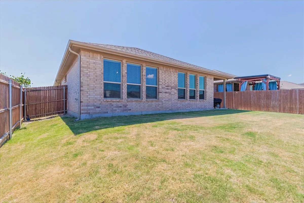 Single Family Residence For Sale in Tarrant County , 1904 Gill Star Drive, Haslet, Texas 76052, 4 Bedroom, 2 Bathroom, 2 Garage spaces, 2,107 Sqft, built in 2021, mls#21378276, Real Estate Agent in Haslet, Homes For Sale in Tarrant county, Homes For Sale in Haslet, Realtor in Haslet Texas, Real Estate Brokerage Independent Realty Texas, Luminita Cordes Realtor