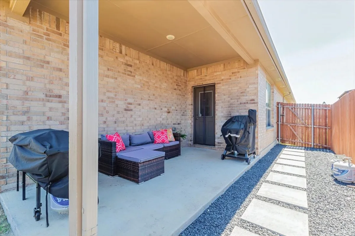 Single Family Residence For Sale in Tarrant County , 1904 Gill Star Drive, Haslet, Texas 76052, 4 Bedroom, 2 Bathroom, 2 Garage spaces, 2,107 Sqft, built in 2021, mls#21378276, Real Estate Agent in Haslet, Homes For Sale in Tarrant county, Homes For Sale in Haslet, Realtor in Haslet Texas, Real Estate Brokerage Independent Realty Texas, Luminita Cordes Realtor