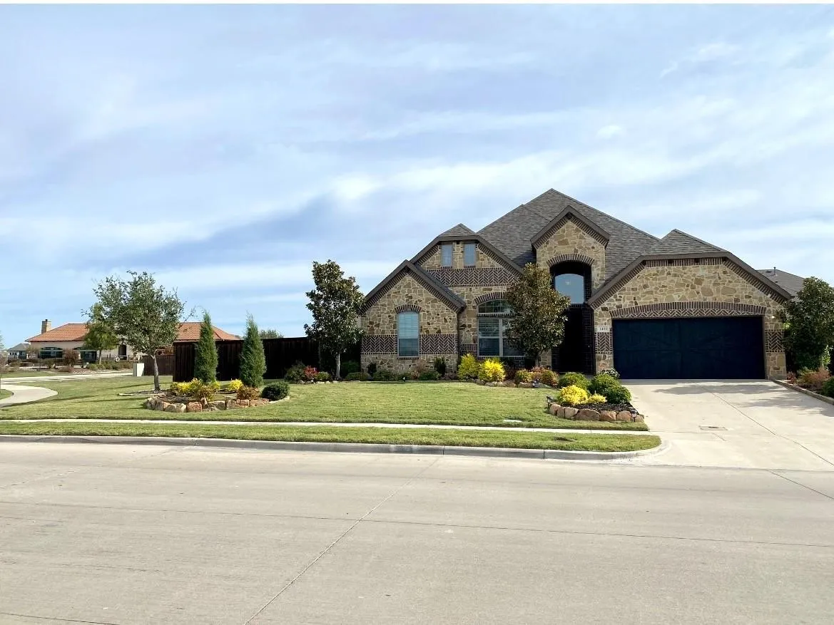 Nice size front yard and backyard with no neighbors across the street.