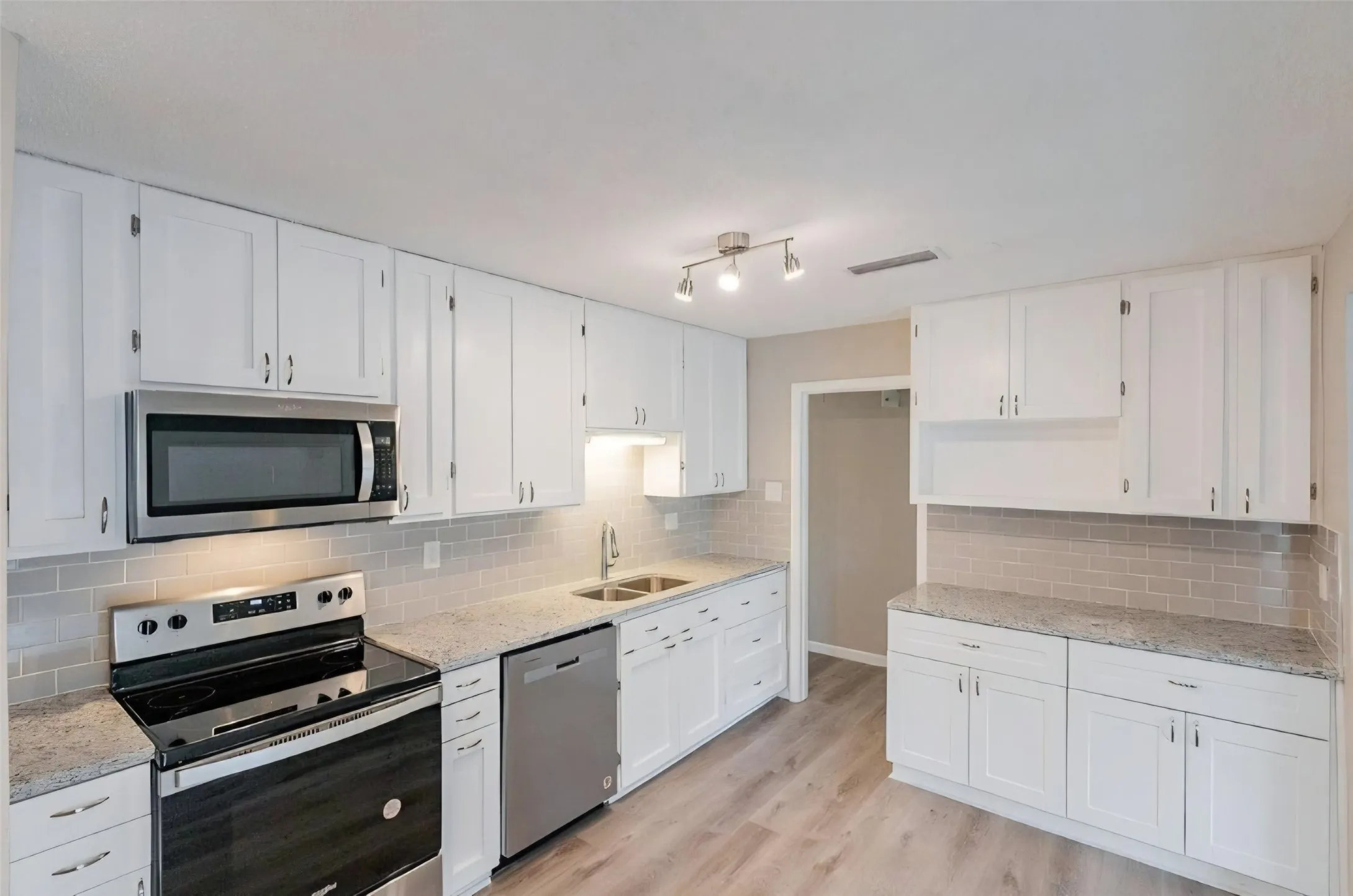 Single Family Residence For Rent in Denton County , 2112 Cedarcrest Drive, Carrollton, Texas 75007, 4 Bedroom, 2 Bathroom, 2 Garage spaces, 1,621 Sqft, built in 1973, mls#21374321, Real Estate Agent in Carrollton, Homes For Rent in Denton county, Homes For Rent in Carrollton, Realtor in Carrollton Texas, Real Estate Brokerage Independent Realty Texas, Luminita Cordes Realtor