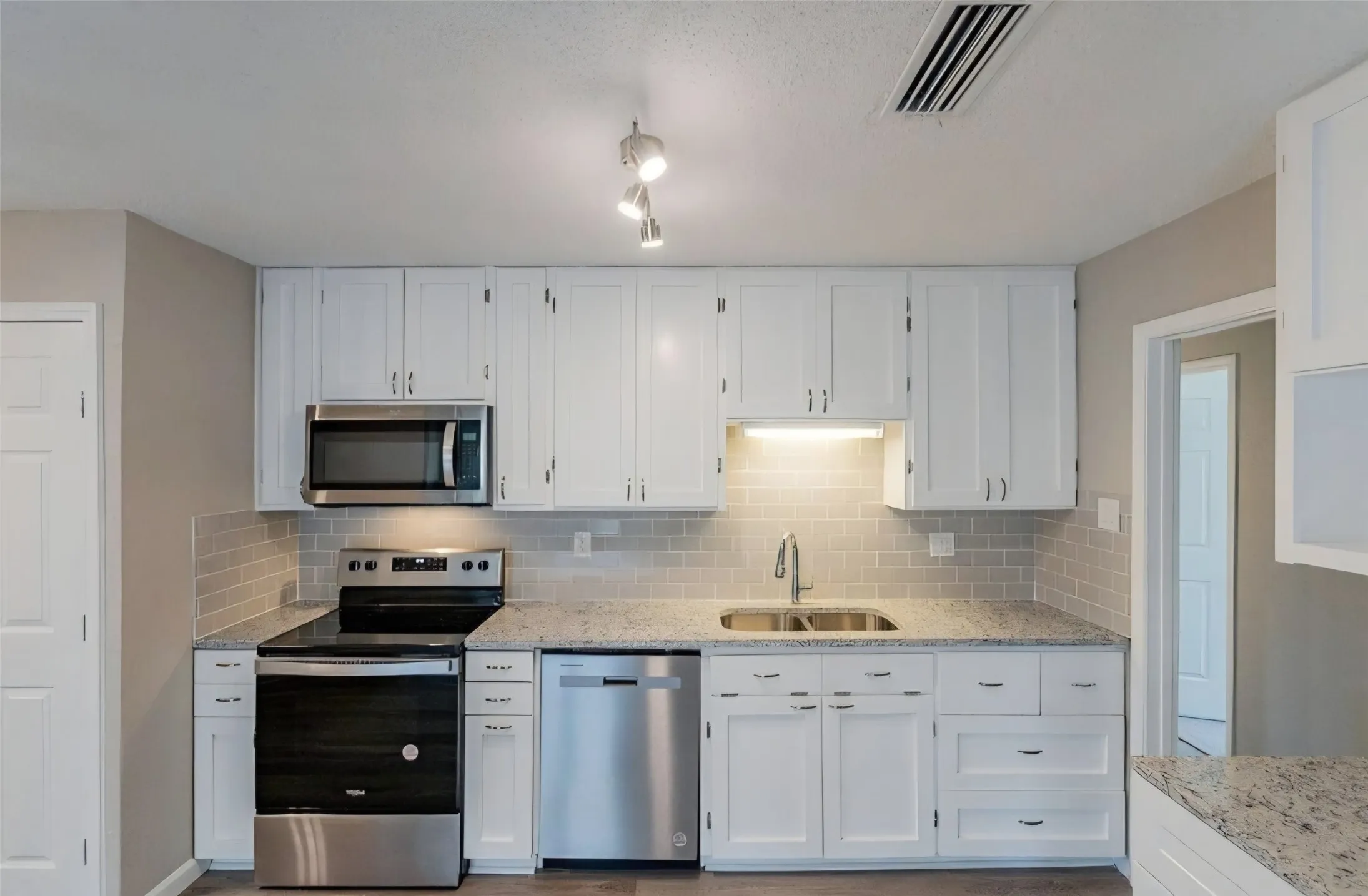 Single Family Residence For Rent in Denton County , 2112 Cedarcrest Drive, Carrollton, Texas 75007, 4 Bedroom, 2 Bathroom, 2 Garage spaces, 1,621 Sqft, built in 1973, mls#21374321, Real Estate Agent in Carrollton, Homes For Rent in Denton county, Homes For Rent in Carrollton, Realtor in Carrollton Texas, Real Estate Brokerage Independent Realty Texas, Luminita Cordes Realtor