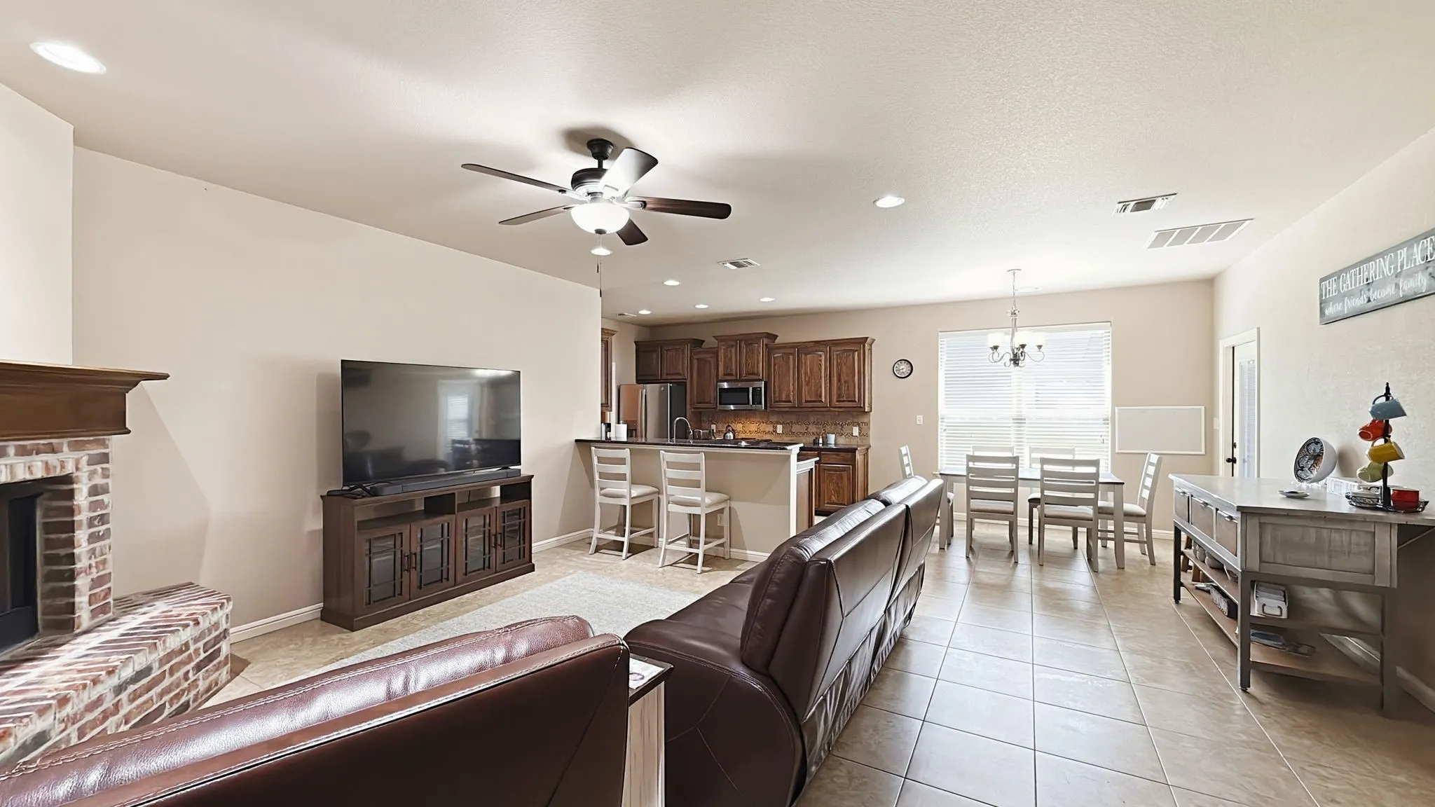 Single Family Residence For Sale in Hood County , 1306 Lauren Lane, Granbury, Texas 76048, 3 Bedroom, 2 Bathroom, 2 Garage spaces, 1,511 Sqft, built in 2014, mls#21378356, Real Estate Agent in Granbury, Homes For Sale in Hood county, Homes For Sale in Granbury, Realtor in Granbury Texas, Real Estate Brokerage Independent Realty Texas, Luminita Cordes Realtor