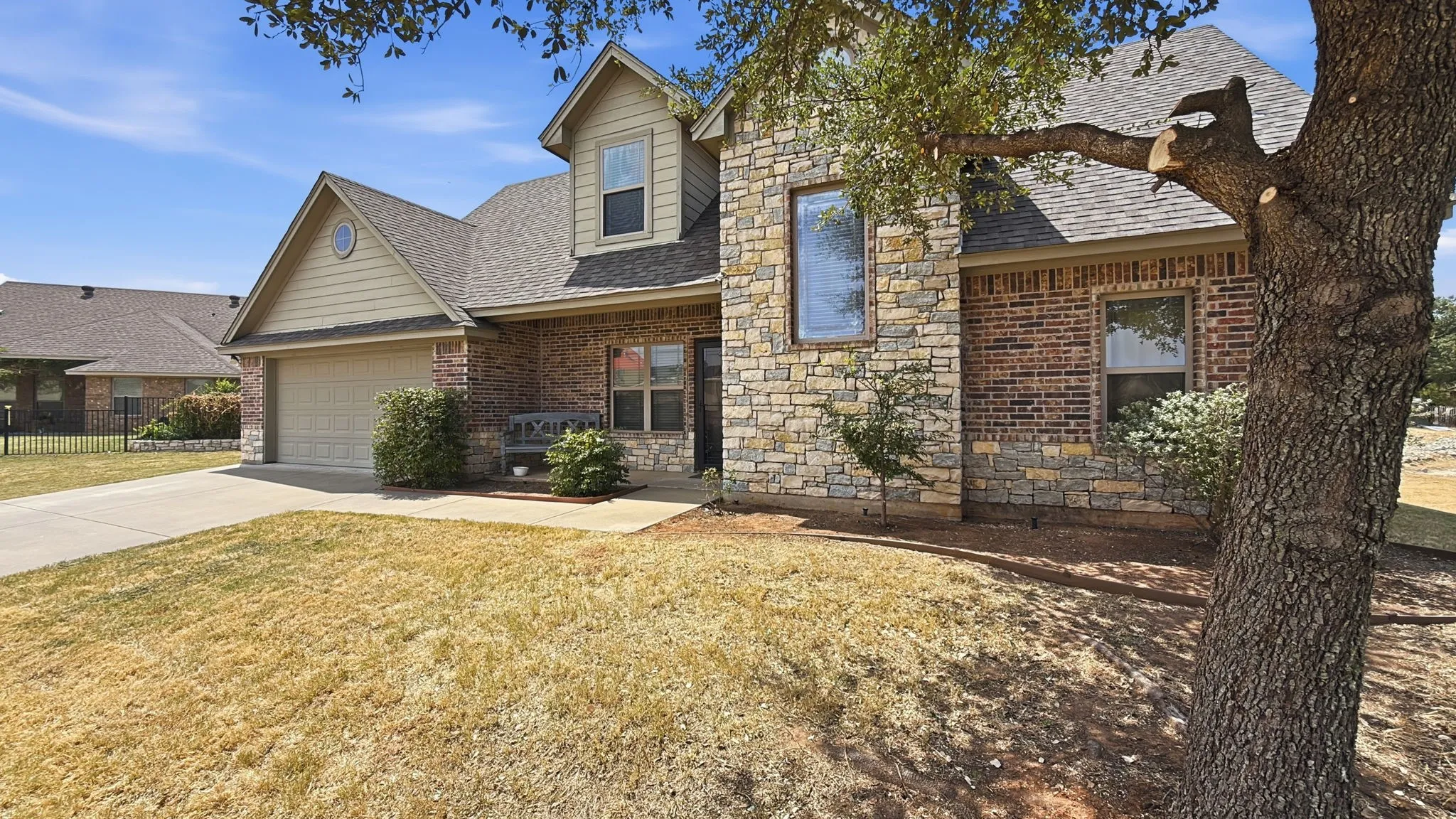 Single Family Residence For Sale in Hood County , 1306 Lauren Lane, Granbury, Texas 76048, 3 Bedroom, 2 Bathroom, 2 Garage spaces, 1,511 Sqft, built in 2014, mls#21378356, Real Estate Agent in Granbury, Homes For Sale in Hood county, Homes For Sale in Granbury, Realtor in Granbury Texas, Real Estate Brokerage Independent Realty Texas, Luminita Cordes Realtor