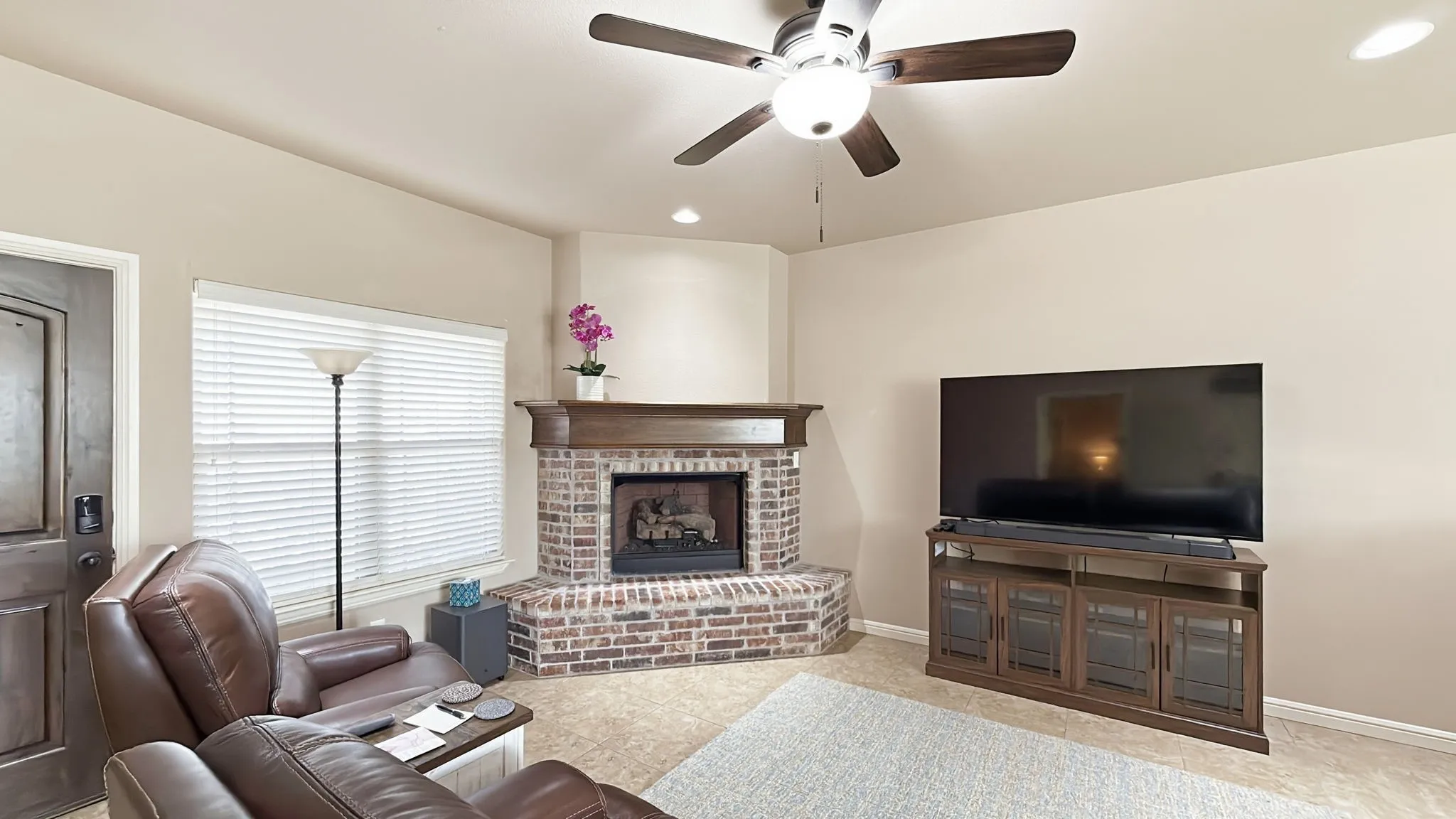 Single Family Residence For Sale in Hood County , 1306 Lauren Lane, Granbury, Texas 76048, 3 Bedroom, 2 Bathroom, 2 Garage spaces, 1,511 Sqft, built in 2014, mls#21378356, Real Estate Agent in Granbury, Homes For Sale in Hood county, Homes For Sale in Granbury, Realtor in Granbury Texas, Real Estate Brokerage Independent Realty Texas, Luminita Cordes Realtor