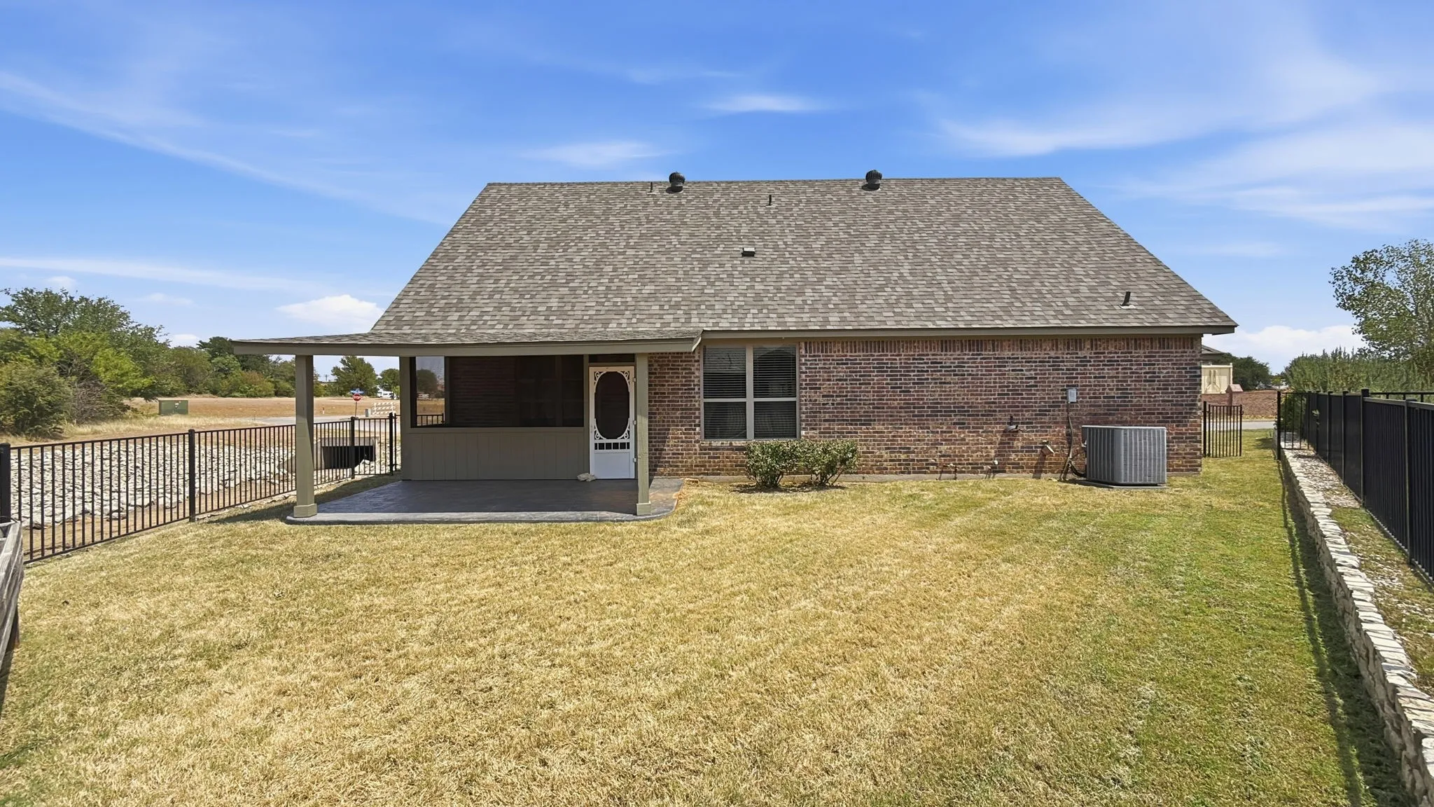 Single Family Residence For Sale in Hood County , 1306 Lauren Lane, Granbury, Texas 76048, 3 Bedroom, 2 Bathroom, 2 Garage spaces, 1,511 Sqft, built in 2014, mls#21378356, Real Estate Agent in Granbury, Homes For Sale in Hood county, Homes For Sale in Granbury, Realtor in Granbury Texas, Real Estate Brokerage Independent Realty Texas, Luminita Cordes Realtor