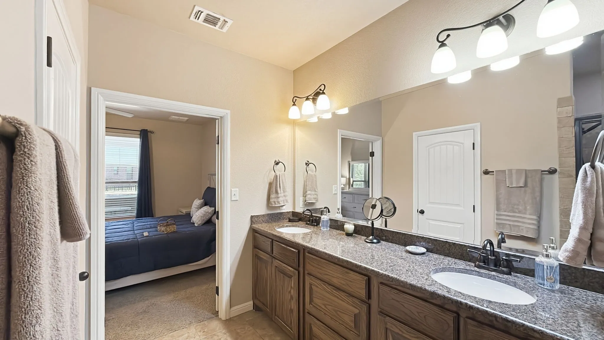 Single Family Residence For Sale in Hood County , 1306 Lauren Lane, Granbury, Texas 76048, 3 Bedroom, 2 Bathroom, 2 Garage spaces, 1,511 Sqft, built in 2014, mls#21378356, Real Estate Agent in Granbury, Homes For Sale in Hood county, Homes For Sale in Granbury, Realtor in Granbury Texas, Real Estate Brokerage Independent Realty Texas, Luminita Cordes Realtor