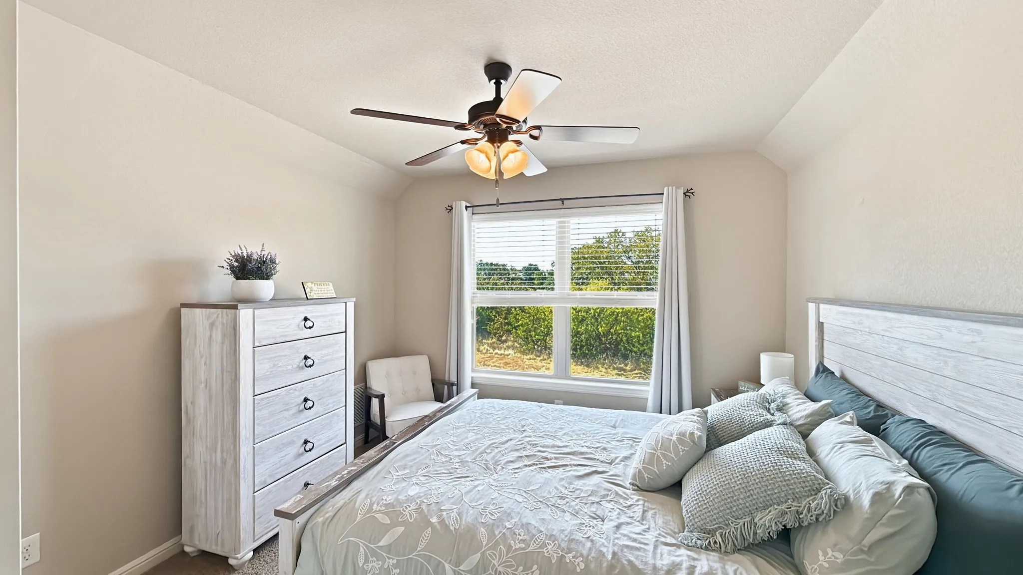 Single Family Residence For Sale in Hood County , 1306 Lauren Lane, Granbury, Texas 76048, 3 Bedroom, 2 Bathroom, 2 Garage spaces, 1,511 Sqft, built in 2014, mls#21378356, Real Estate Agent in Granbury, Homes For Sale in Hood county, Homes For Sale in Granbury, Realtor in Granbury Texas, Real Estate Brokerage Independent Realty Texas, Luminita Cordes Realtor