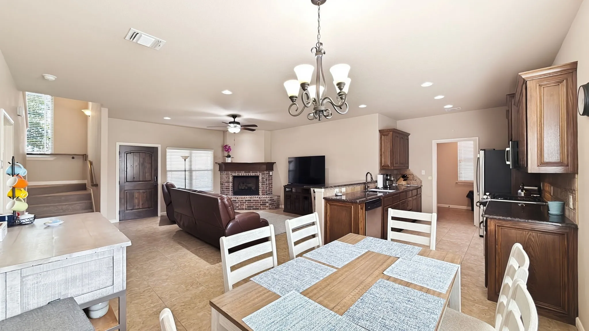 Single Family Residence For Sale in Hood County , 1306 Lauren Lane, Granbury, Texas 76048, 3 Bedroom, 2 Bathroom, 2 Garage spaces, 1,511 Sqft, built in 2014, mls#21378356, Real Estate Agent in Granbury, Homes For Sale in Hood county, Homes For Sale in Granbury, Realtor in Granbury Texas, Real Estate Brokerage Independent Realty Texas, Luminita Cordes Realtor