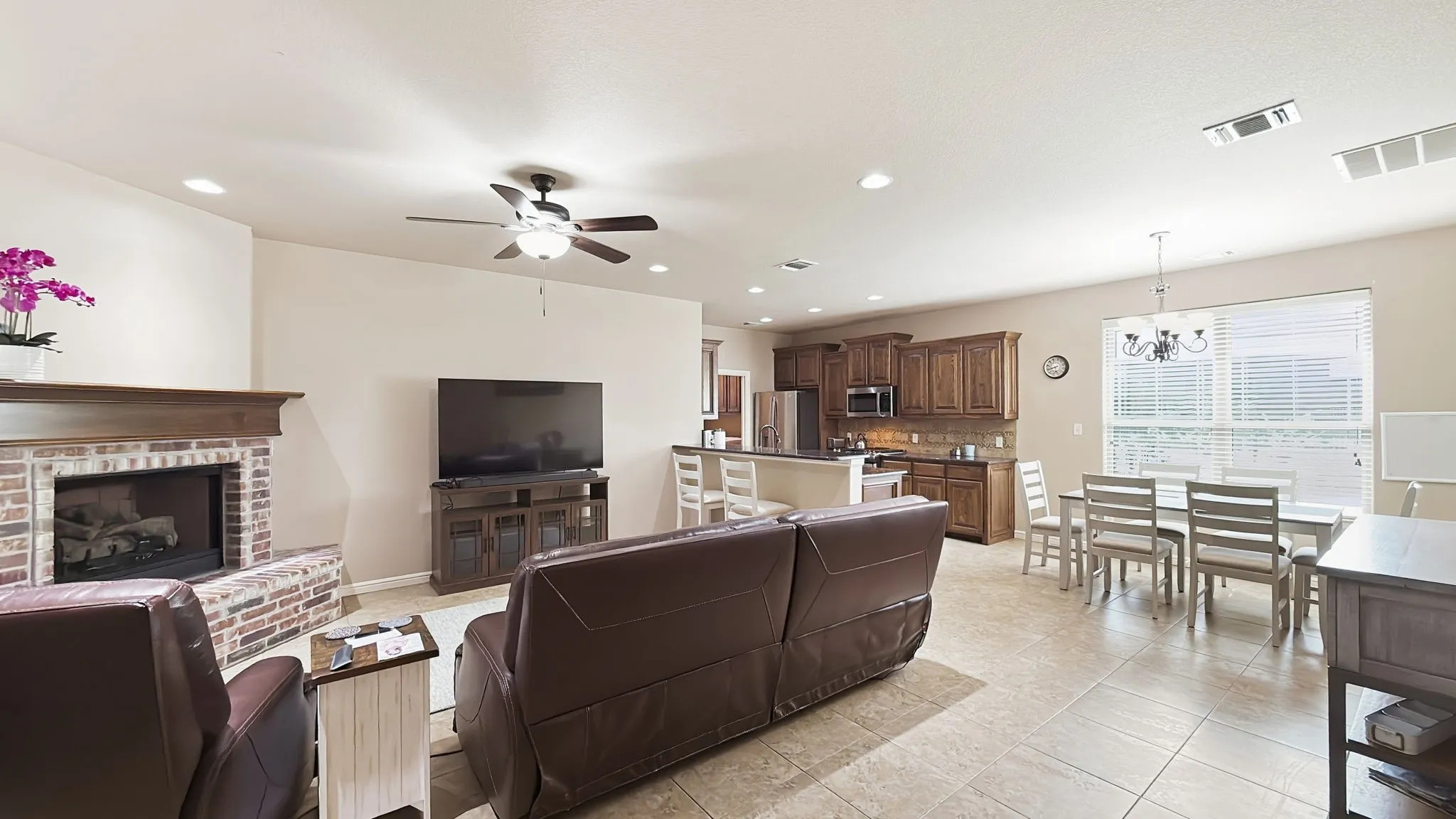 Single Family Residence For Sale in Hood County , 1306 Lauren Lane, Granbury, Texas 76048, 3 Bedroom, 2 Bathroom, 2 Garage spaces, 1,511 Sqft, built in 2014, mls#21378356, Real Estate Agent in Granbury, Homes For Sale in Hood county, Homes For Sale in Granbury, Realtor in Granbury Texas, Real Estate Brokerage Independent Realty Texas, Luminita Cordes Realtor