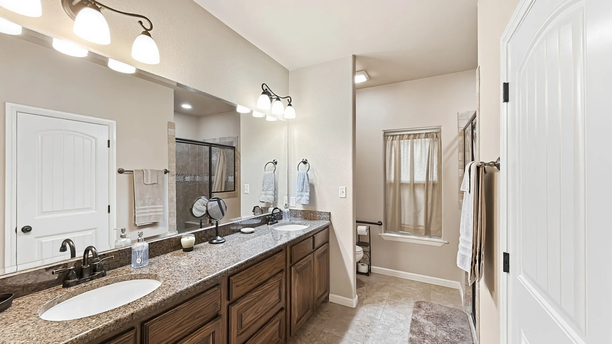 Single Family Residence For Sale in Hood County , 1306 Lauren Lane, Granbury, Texas 76048, 3 Bedroom, 2 Bathroom, 2 Garage spaces, 1,511 Sqft, built in 2014, mls#21378356, Real Estate Agent in Granbury, Homes For Sale in Hood county, Homes For Sale in Granbury, Realtor in Granbury Texas, Real Estate Brokerage Independent Realty Texas, Luminita Cordes Realtor