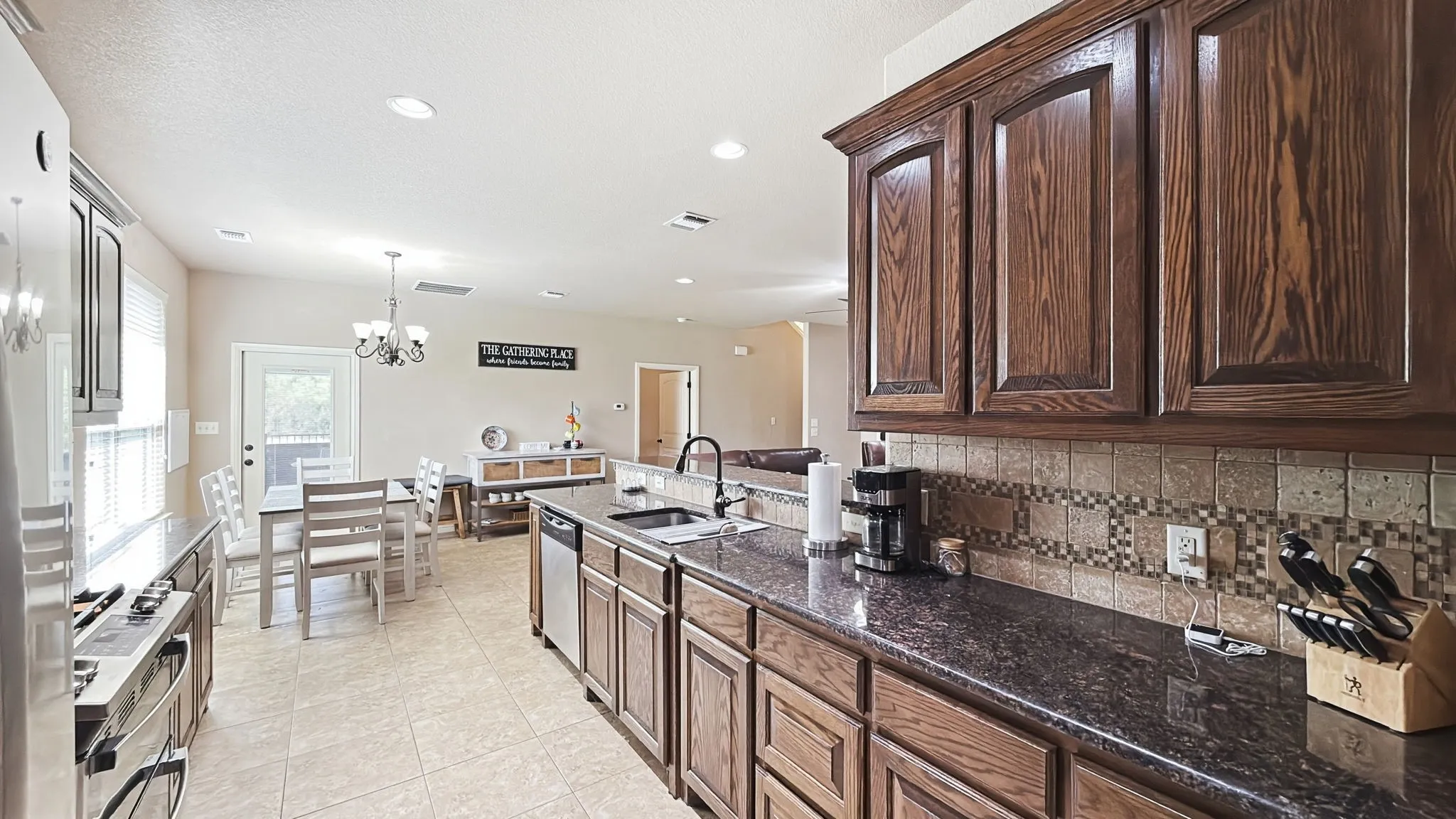 Single Family Residence For Sale in Hood County , 1306 Lauren Lane, Granbury, Texas 76048, 3 Bedroom, 2 Bathroom, 2 Garage spaces, 1,511 Sqft, built in 2014, mls#21378356, Real Estate Agent in Granbury, Homes For Sale in Hood county, Homes For Sale in Granbury, Realtor in Granbury Texas, Real Estate Brokerage Independent Realty Texas, Luminita Cordes Realtor