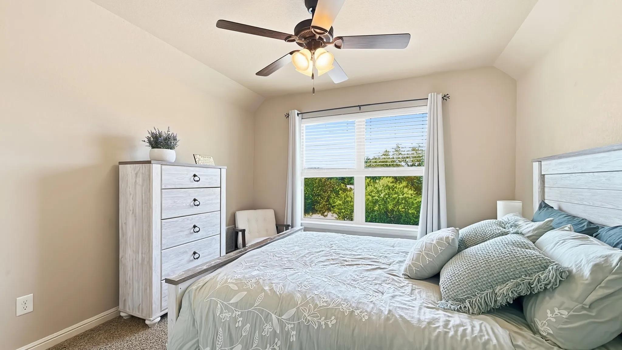 Single Family Residence For Sale in Hood County , 1306 Lauren Lane, Granbury, Texas 76048, 3 Bedroom, 2 Bathroom, 2 Garage spaces, 1,511 Sqft, built in 2014, mls#21378356, Real Estate Agent in Granbury, Homes For Sale in Hood county, Homes For Sale in Granbury, Realtor in Granbury Texas, Real Estate Brokerage Independent Realty Texas, Luminita Cordes Realtor