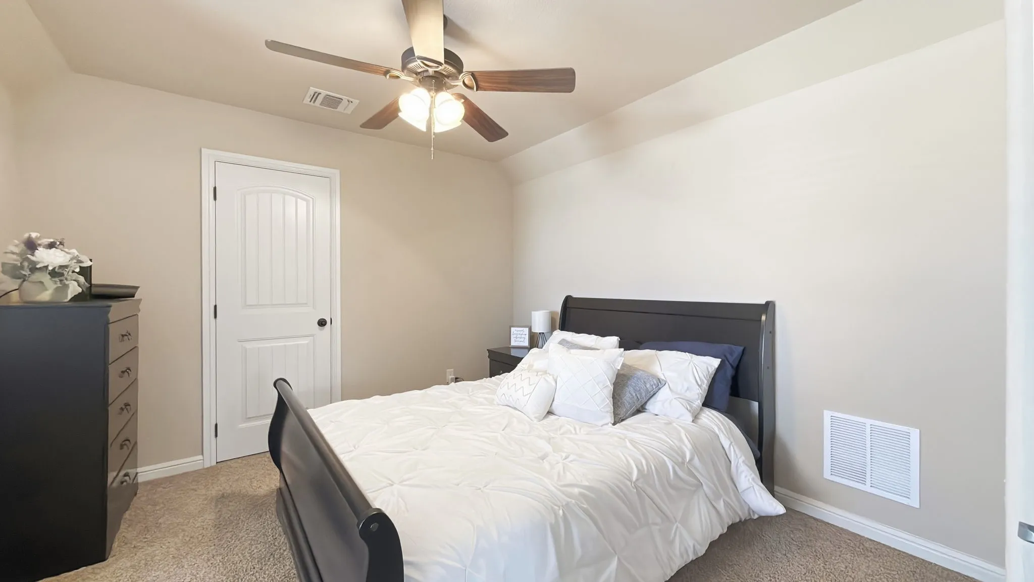 Single Family Residence For Sale in Hood County , 1306 Lauren Lane, Granbury, Texas 76048, 3 Bedroom, 2 Bathroom, 2 Garage spaces, 1,511 Sqft, built in 2014, mls#21378356, Real Estate Agent in Granbury, Homes For Sale in Hood county, Homes For Sale in Granbury, Realtor in Granbury Texas, Real Estate Brokerage Independent Realty Texas, Luminita Cordes Realtor