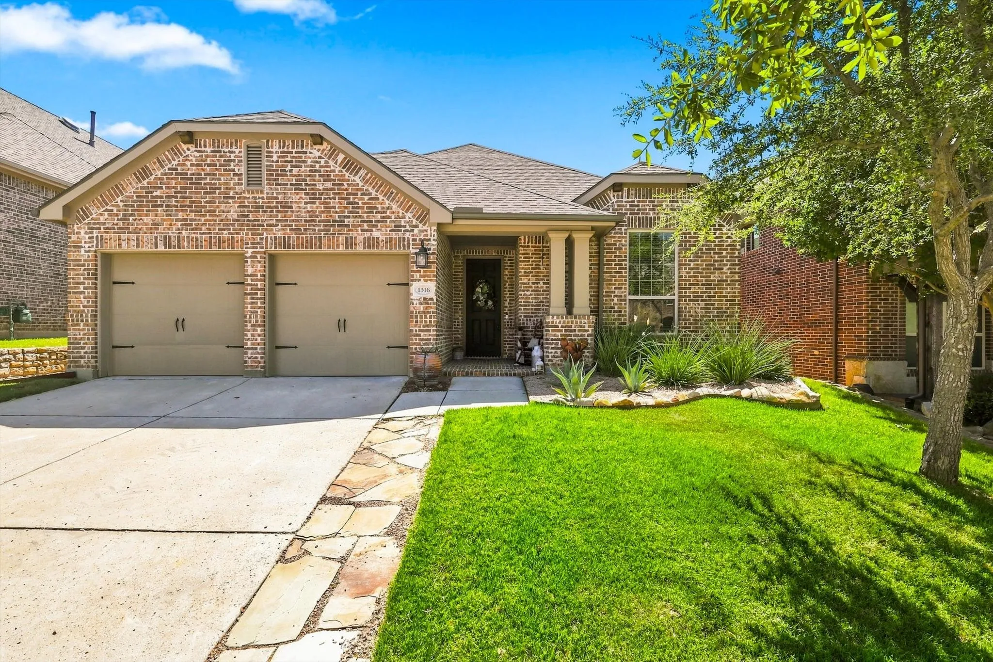 Single Family Residence For Sale in Denton County , 1516 Presley Way, Lantana, Texas 76226, 3 Bedroom, 3 Bathroom, 2 Garage spaces, 2,296 Sqft, built in 2014, mls#21375084, Real Estate Agent in Lantana, Homes For Sale in Denton county, Homes For Sale in Lantana, Realtor in Lantana Texas, Real Estate Brokerage Independent Realty Texas, Luminita Cordes Realtor