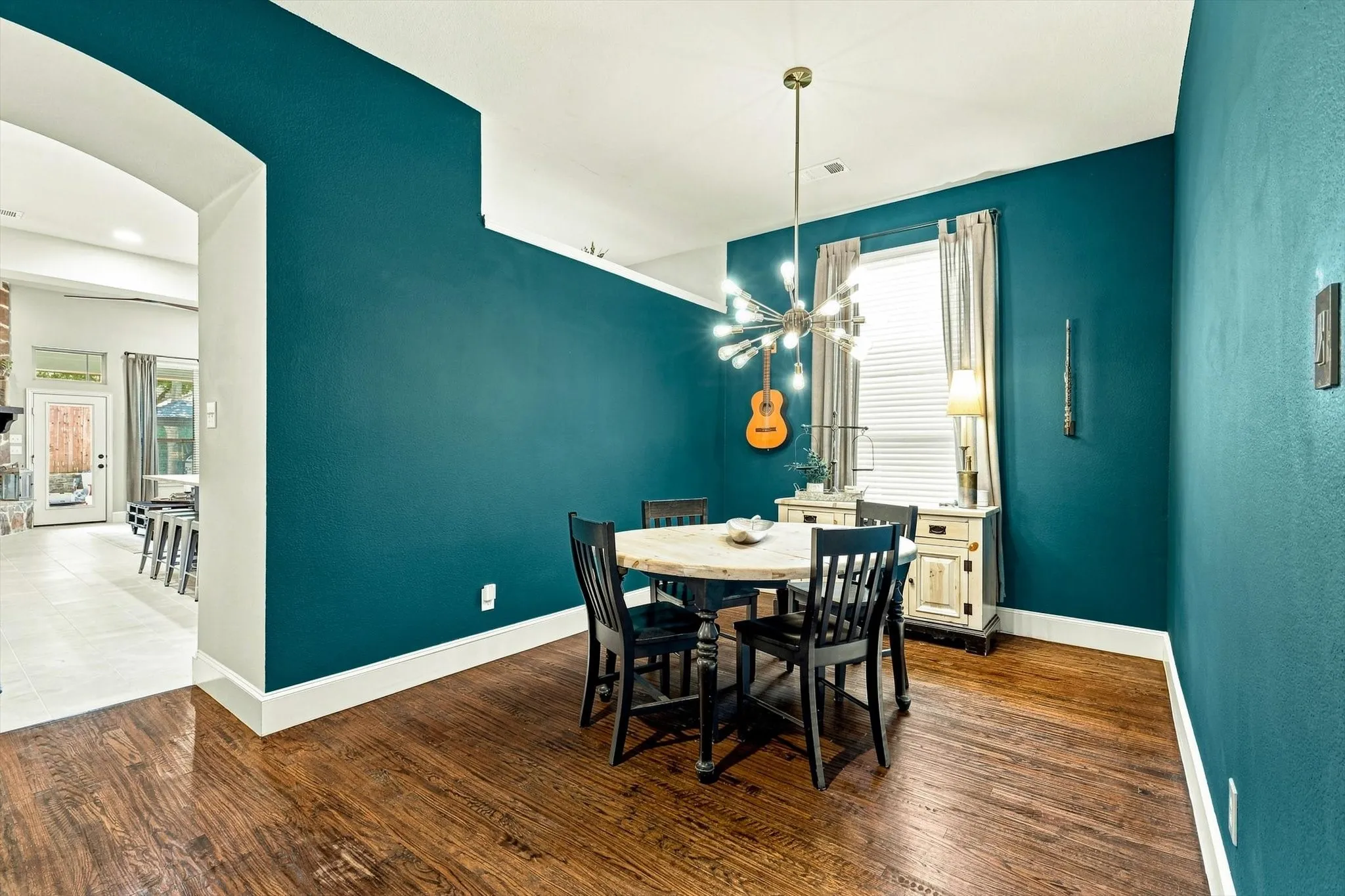 Single Family Residence For Sale in Denton County , 1516 Presley Way, Lantana, Texas 76226, 3 Bedroom, 3 Bathroom, 2 Garage spaces, 2,296 Sqft, built in 2014, mls#21375084, Real Estate Agent in Lantana, Homes For Sale in Denton county, Homes For Sale in Lantana, Realtor in Lantana Texas, Real Estate Brokerage Independent Realty Texas, Luminita Cordes Realtor