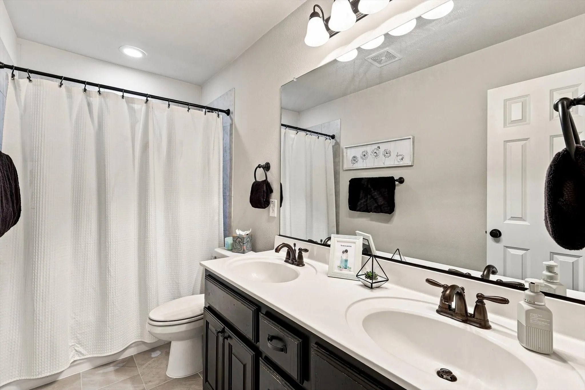 Single Family Residence For Sale in Denton County , 1516 Presley Way, Lantana, Texas 76226, 3 Bedroom, 3 Bathroom, 2 Garage spaces, 2,296 Sqft, built in 2014, mls#21375084, Real Estate Agent in Lantana, Homes For Sale in Denton county, Homes For Sale in Lantana, Realtor in Lantana Texas, Real Estate Brokerage Independent Realty Texas, Luminita Cordes Realtor