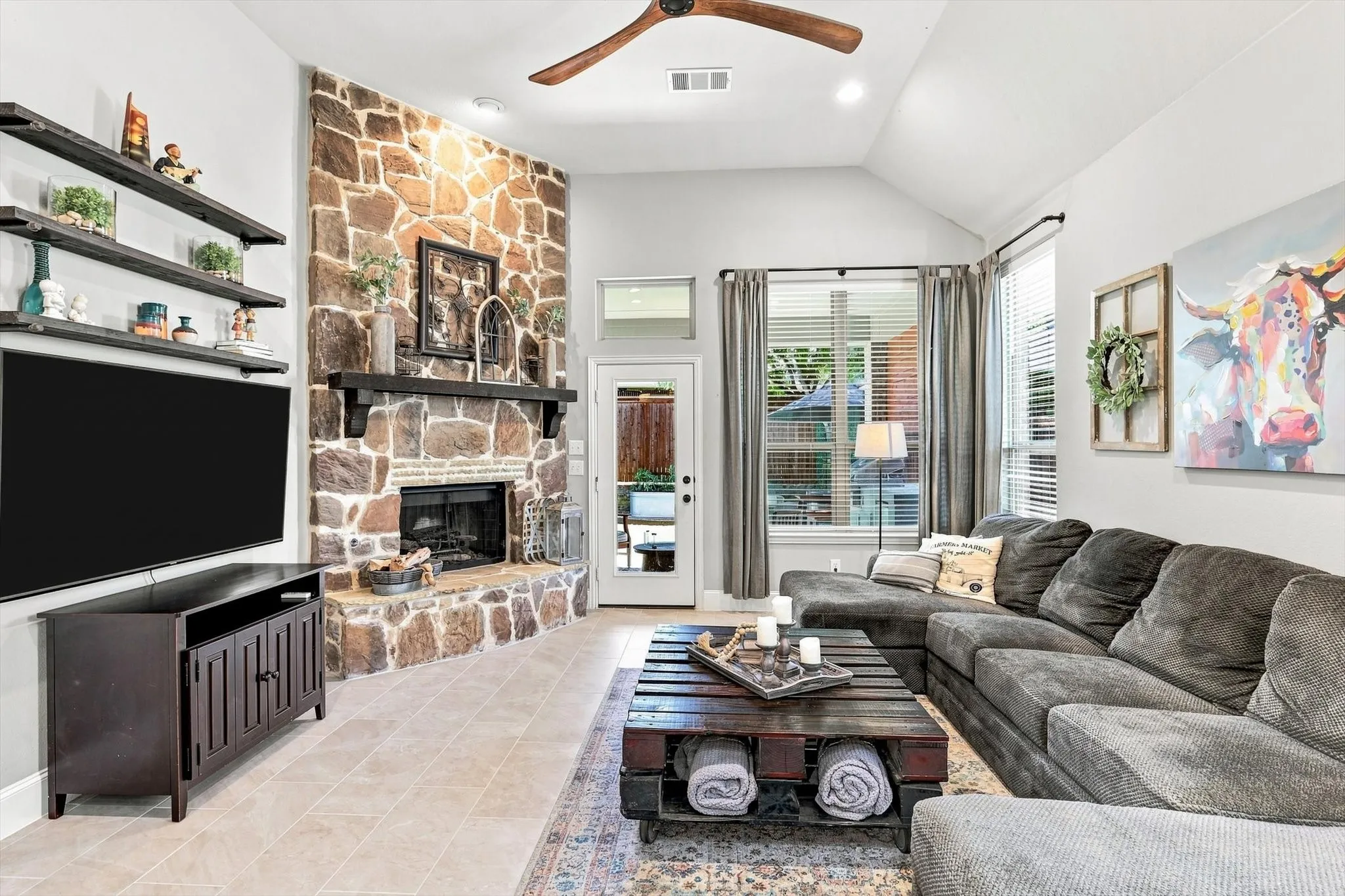 Single Family Residence For Sale in Denton County , 1516 Presley Way, Lantana, Texas 76226, 3 Bedroom, 3 Bathroom, 2 Garage spaces, 2,296 Sqft, built in 2014, mls#21375084, Real Estate Agent in Lantana, Homes For Sale in Denton county, Homes For Sale in Lantana, Realtor in Lantana Texas, Real Estate Brokerage Independent Realty Texas, Luminita Cordes Realtor