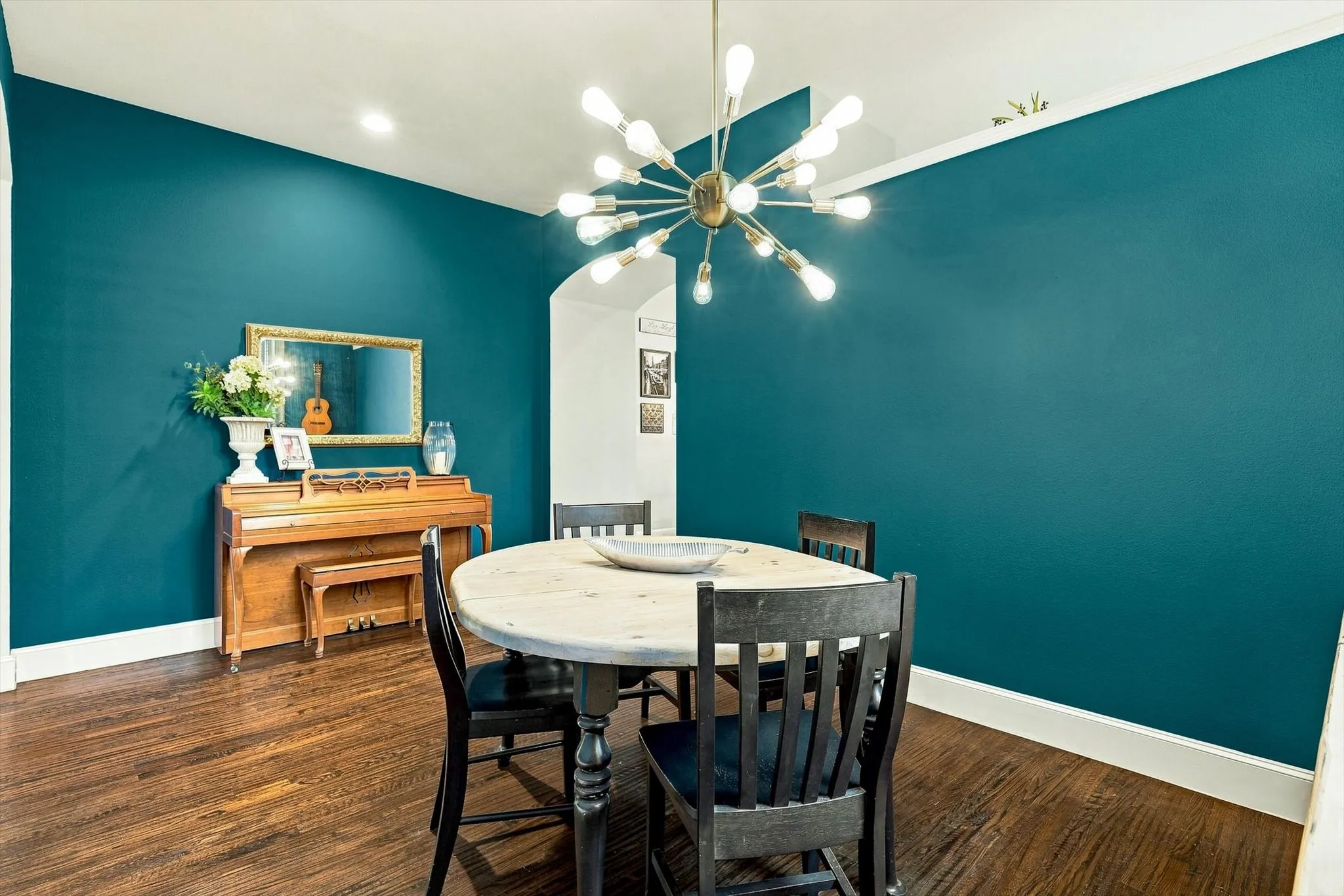 Single Family Residence For Sale in Denton County , 1516 Presley Way, Lantana, Texas 76226, 3 Bedroom, 3 Bathroom, 2 Garage spaces, 2,296 Sqft, built in 2014, mls#21375084, Real Estate Agent in Lantana, Homes For Sale in Denton county, Homes For Sale in Lantana, Realtor in Lantana Texas, Real Estate Brokerage Independent Realty Texas, Luminita Cordes Realtor