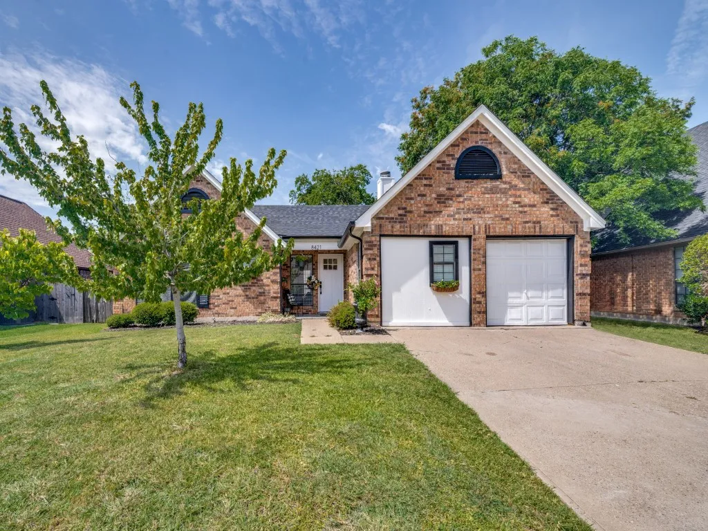 Single Family Residence For Rent in Dallas County , 8421 Liberty Lane, Rowlett, Texas 75089, 3 Bedroom, 2 Bathroom, 1 Garage spaces, 1,736 Sqft, built in 1986, mls#21376647, Real Estate Agent in Rowlett, Homes For Rent in Dallas county, Homes For Rent in Rowlett, Realtor in Rowlett Texas, Real Estate Brokerage Independent Realty Texas, Luminita Cordes Realtor