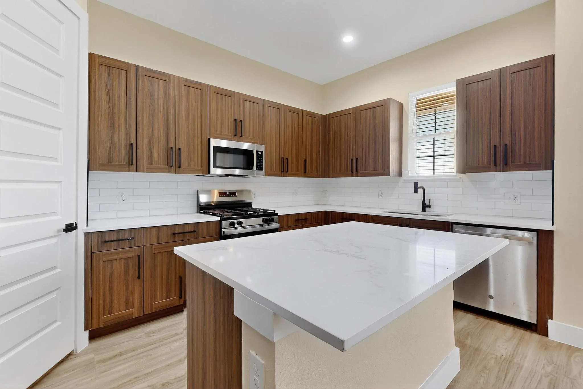 Townhouse For Rent in Dallas County , 3425 Sanjeev Drive, Irving, Texas 75060, 3 Bedroom, 3 Bathroom, 1 Garage spaces, 2,206 Sqft, built in 2024, mls#21378364, Real Estate Agent in Irving, Homes For Rent in Dallas county, Homes For Rent in Irving, Realtor in Irving Texas, Real Estate Brokerage Independent Realty Texas, Luminita Cordes Realtor