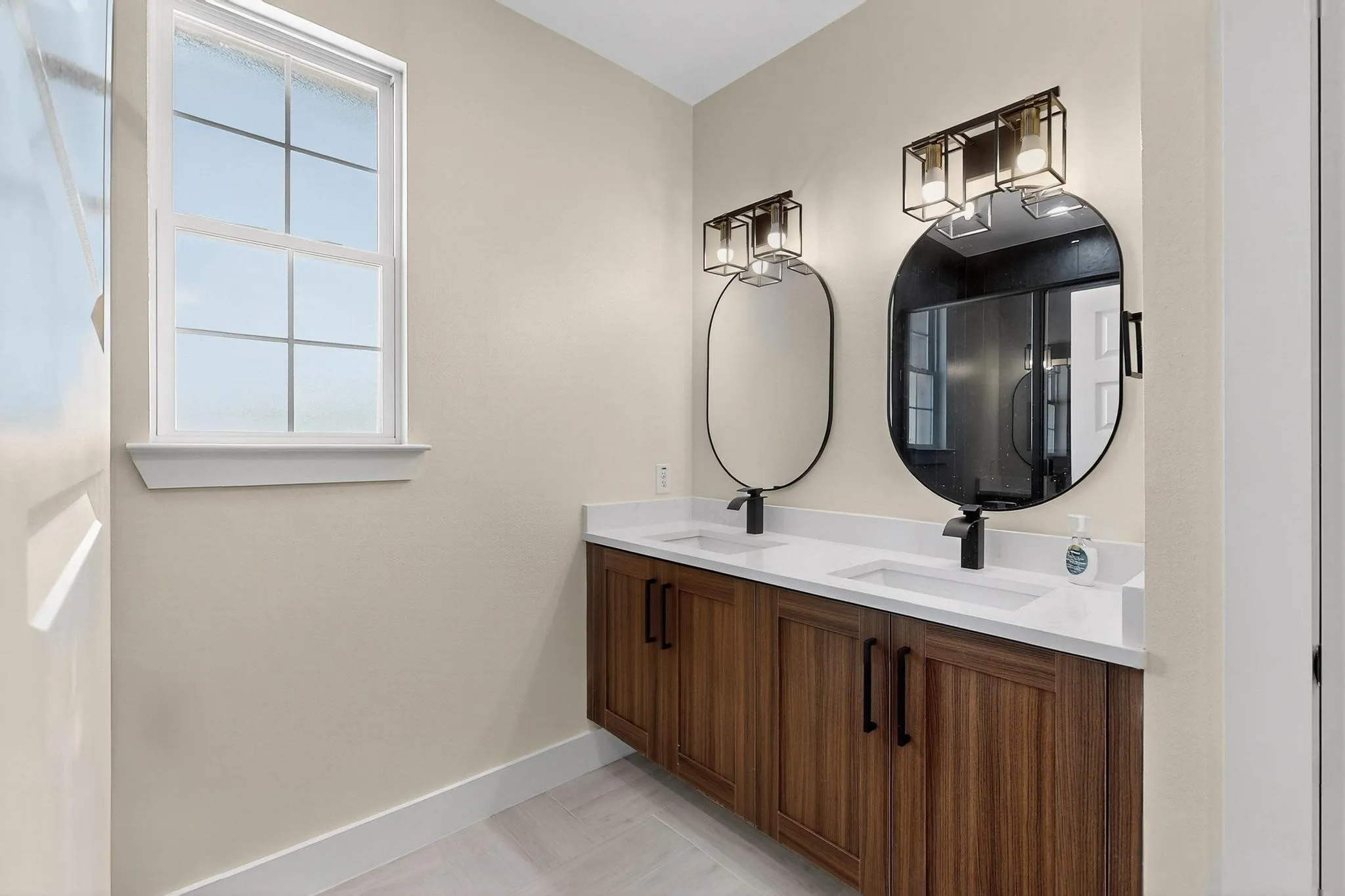 Townhouse For Rent in Dallas County , 3425 Sanjeev Drive, Irving, Texas 75060, 3 Bedroom, 3 Bathroom, 1 Garage spaces, 2,206 Sqft, built in 2024, mls#21378364, Real Estate Agent in Irving, Homes For Rent in Dallas county, Homes For Rent in Irving, Realtor in Irving Texas, Real Estate Brokerage Independent Realty Texas, Luminita Cordes Realtor