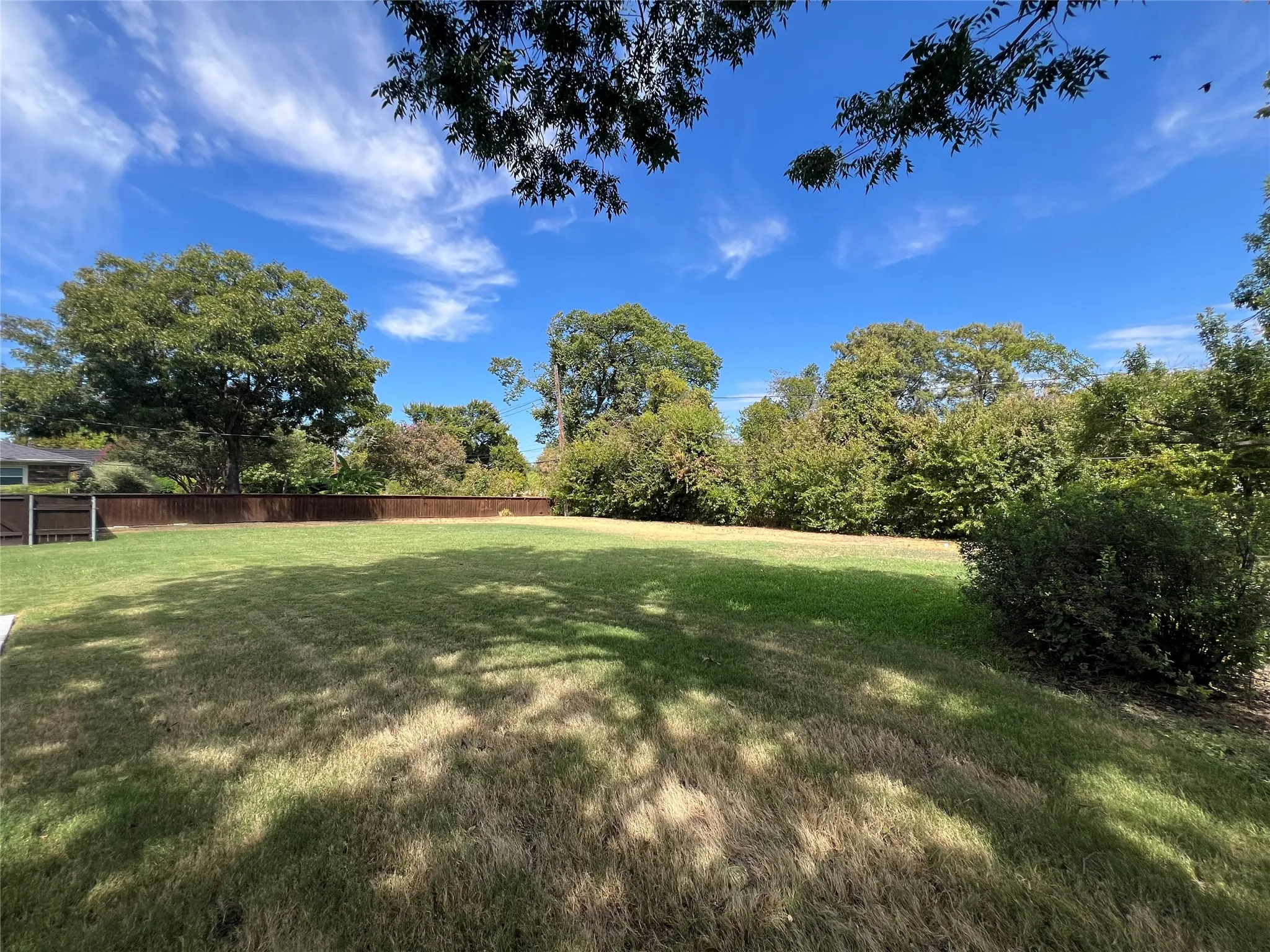 Single Family Residence For Rent in Tarrant County , 16 Cliffside Drive, Edgecliff Village, Texas 76134, 3 Bedroom, 2 Bathroom, 2 Garage spaces, 1,595 Sqft, built in 1955, mls#21378365, Real Estate Agent in Edgecliff Village, Homes For Rent in Tarrant county, Homes For Rent in Edgecliff Village, Realtor in Edgecliff Village Texas, Real Estate Brokerage Independent Realty Texas, Luminita Cordes Realtor