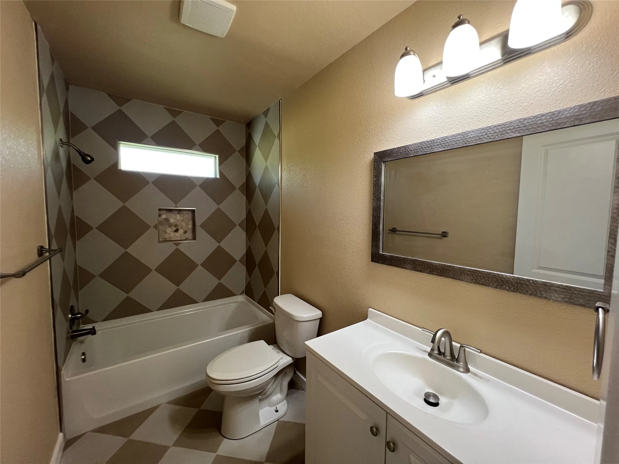 Single Family Residence For Rent in Tarrant County , 16 Cliffside Drive, Edgecliff Village, Texas 76134, 3 Bedroom, 2 Bathroom, 2 Garage spaces, 1,595 Sqft, built in 1955, mls#21378365, Real Estate Agent in Edgecliff Village, Homes For Rent in Tarrant county, Homes For Rent in Edgecliff Village, Realtor in Edgecliff Village Texas, Real Estate Brokerage Independent Realty Texas, Luminita Cordes Realtor