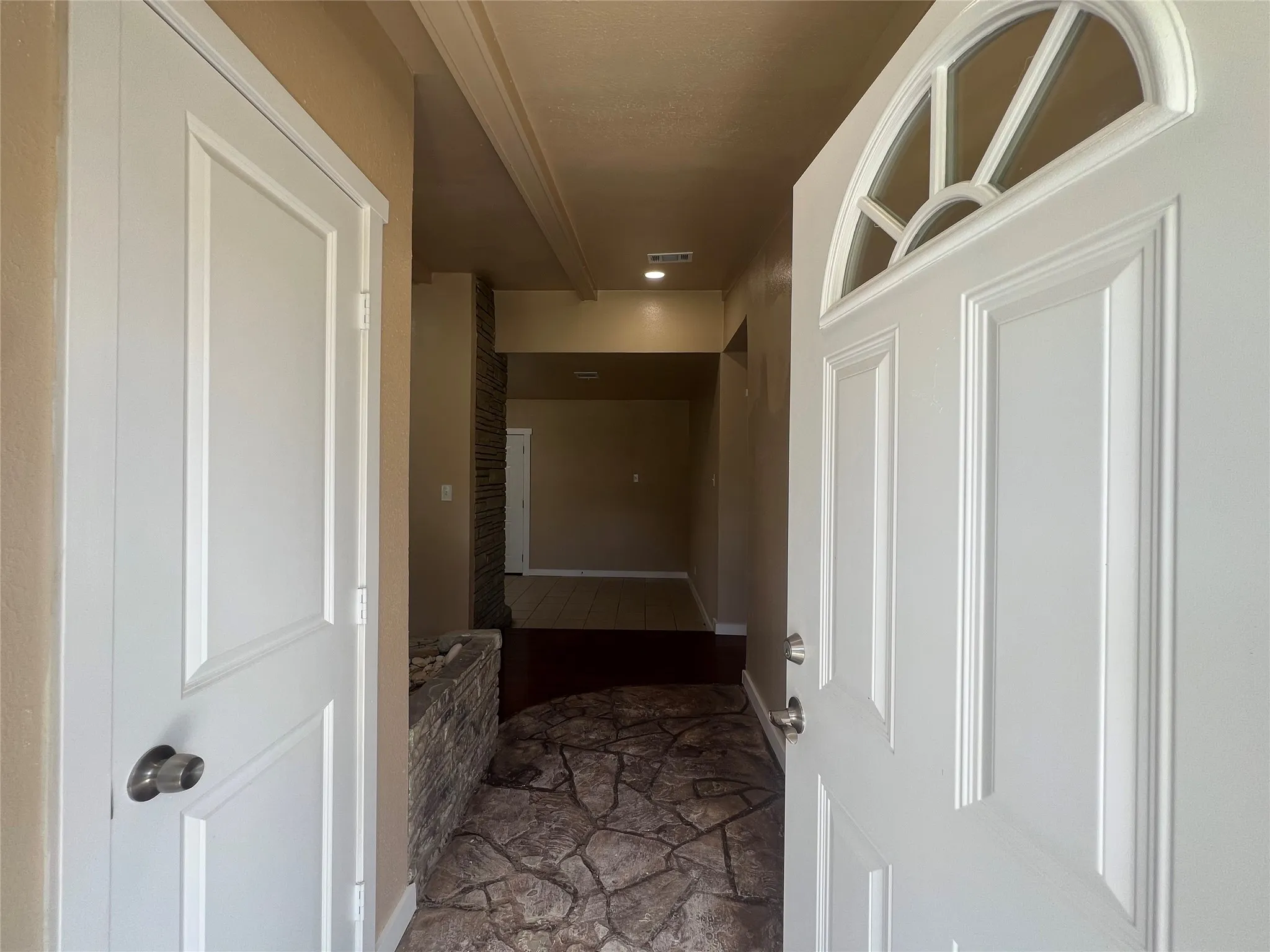 Single Family Residence For Rent in Tarrant County , 16 Cliffside Drive, Edgecliff Village, Texas 76134, 3 Bedroom, 2 Bathroom, 2 Garage spaces, 1,595 Sqft, built in 1955, mls#21378365, Real Estate Agent in Edgecliff Village, Homes For Rent in Tarrant county, Homes For Rent in Edgecliff Village, Realtor in Edgecliff Village Texas, Real Estate Brokerage Independent Realty Texas, Luminita Cordes Realtor