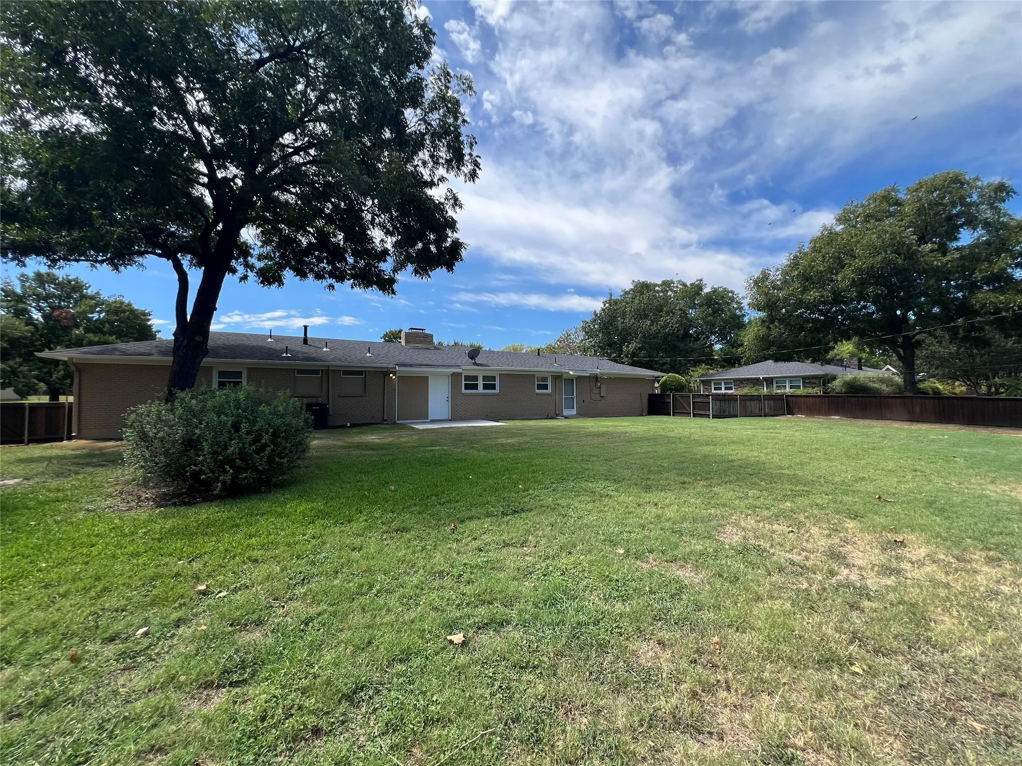 Single Family Residence For Rent in Tarrant County , 16 Cliffside Drive, Edgecliff Village, Texas 76134, 3 Bedroom, 2 Bathroom, 2 Garage spaces, 1,595 Sqft, built in 1955, mls#21378365, Real Estate Agent in Edgecliff Village, Homes For Rent in Tarrant county, Homes For Rent in Edgecliff Village, Realtor in Edgecliff Village Texas, Real Estate Brokerage Independent Realty Texas, Luminita Cordes Realtor