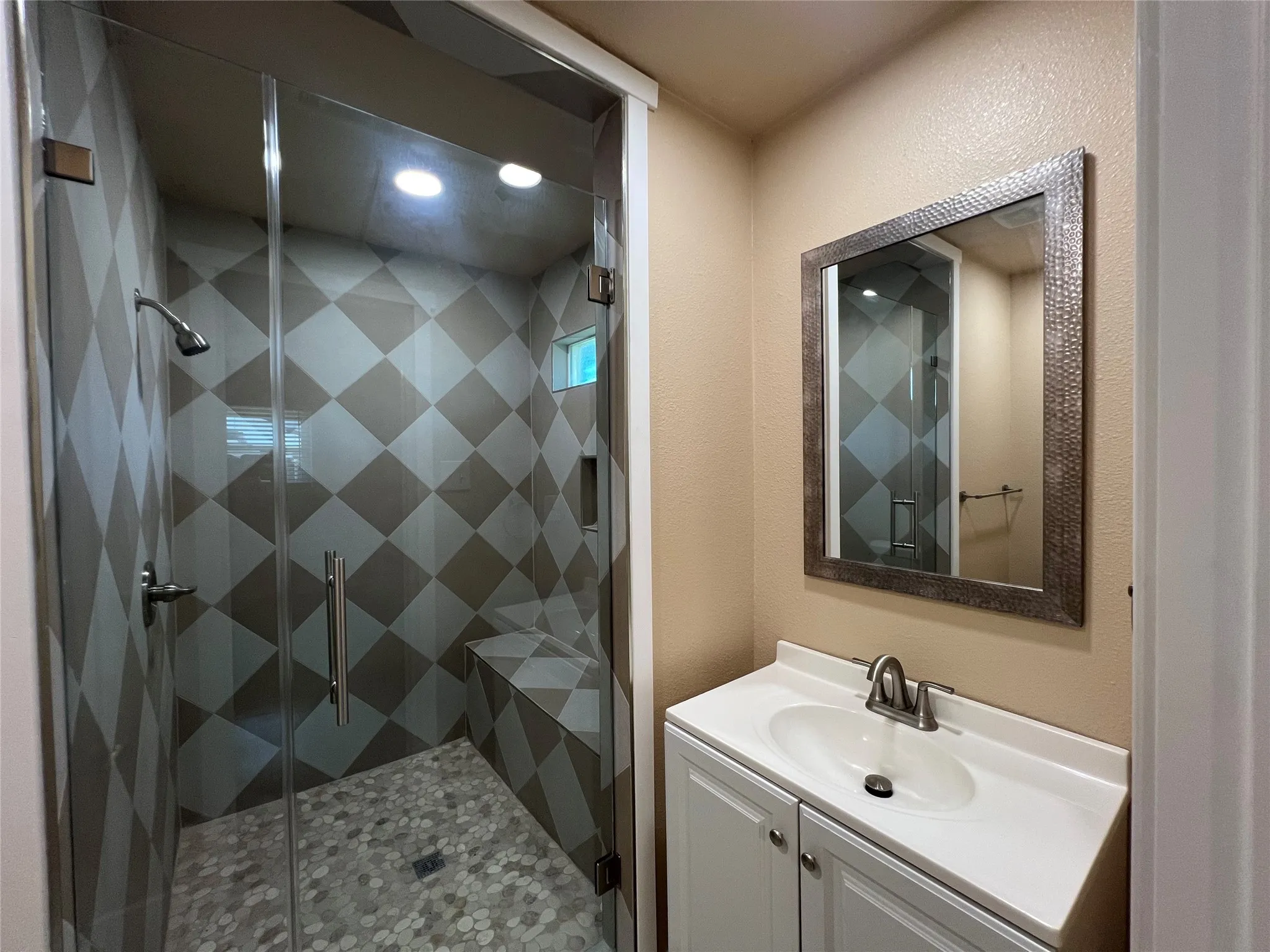 Single Family Residence For Rent in Tarrant County , 16 Cliffside Drive, Edgecliff Village, Texas 76134, 3 Bedroom, 2 Bathroom, 2 Garage spaces, 1,595 Sqft, built in 1955, mls#21378365, Real Estate Agent in Edgecliff Village, Homes For Rent in Tarrant county, Homes For Rent in Edgecliff Village, Realtor in Edgecliff Village Texas, Real Estate Brokerage Independent Realty Texas, Luminita Cordes Realtor